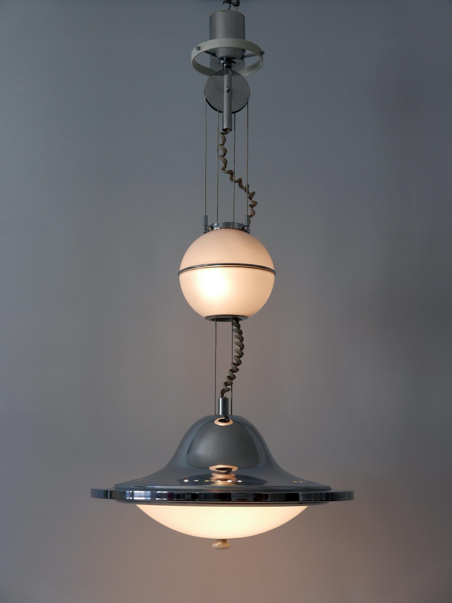 Rare & Large Mid-Century Modern Counterweight Pendant Lamp 'UFO' Italy 1960s For Sale 7