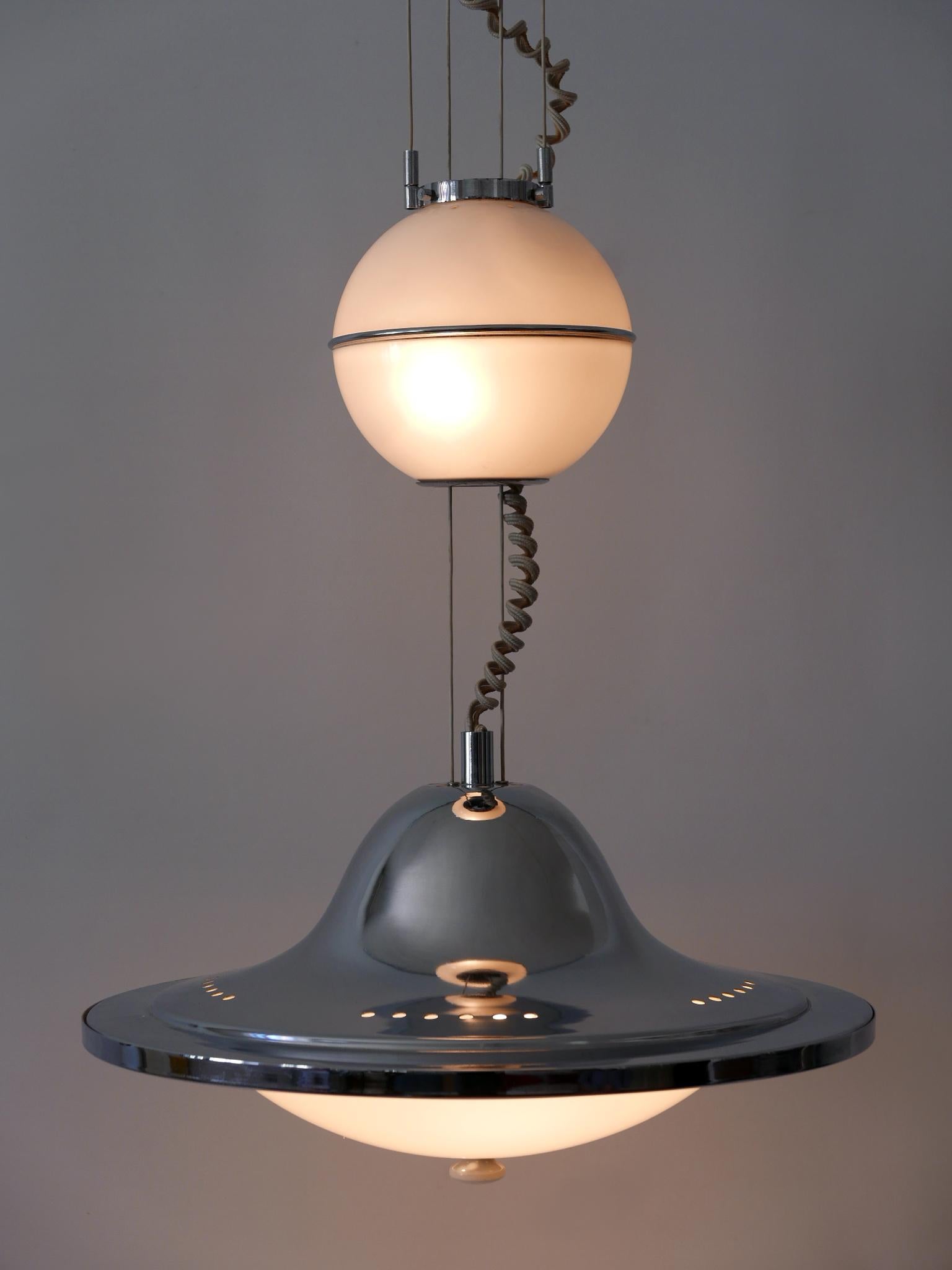 Rare & Large Mid-Century Modern Counterweight Pendant Lamp 'UFO' Italy 1960s For Sale 8