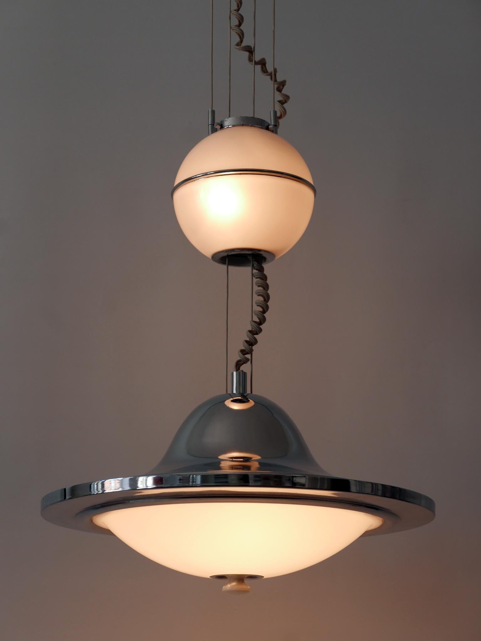 Rare & Large Mid-Century Modern Counterweight Pendant Lamp 'UFO' Italy 1960s For Sale 1