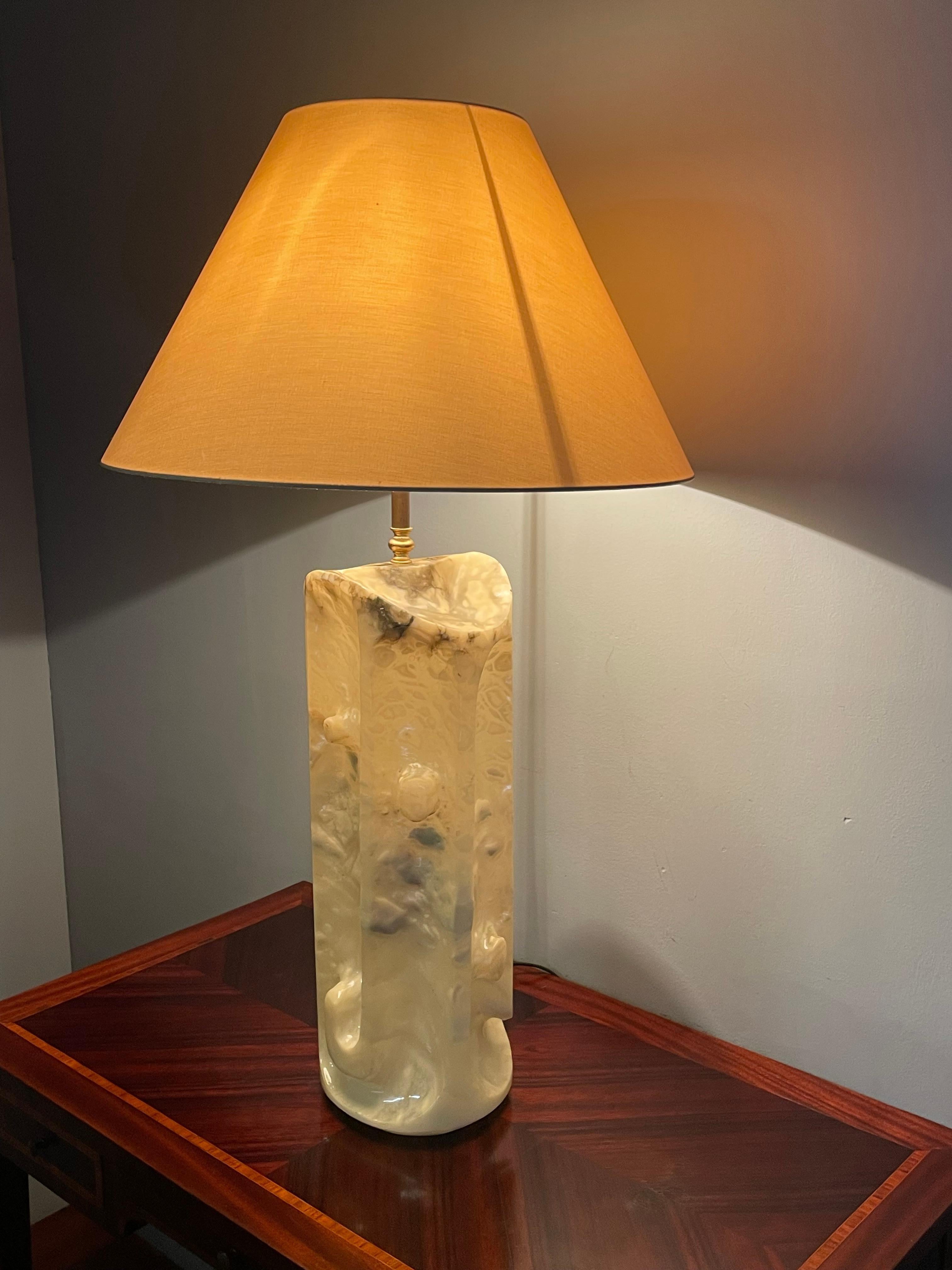 Rare & Large Mid-Century / Modernist Design Hand Carved Alabaster Table Lamp In Good Condition For Sale In Lisse, NL