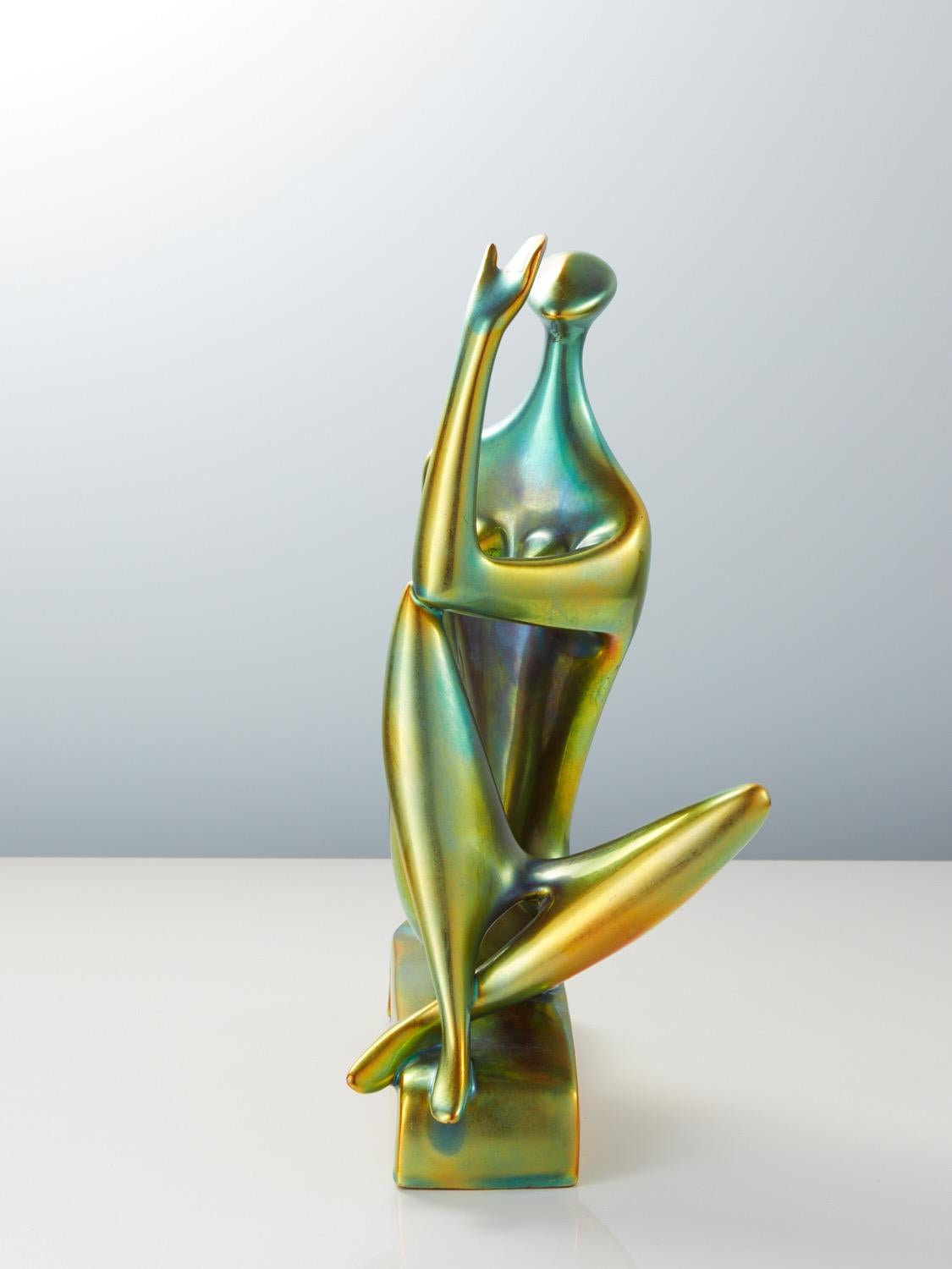 Ungherese Rara figura in porcellana Zsolnay di János Török della metà del secolo scorso, circa anni '60 in vendita