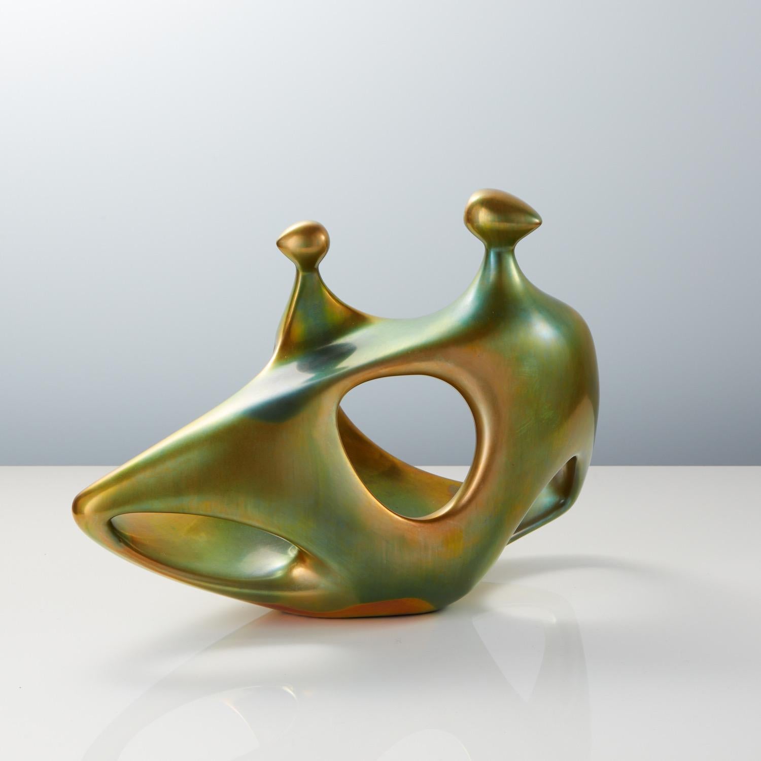 Ungherese Rara figura in porcellana Zsolnay di János Török della metà del secolo scorso, circa anni '60 in vendita