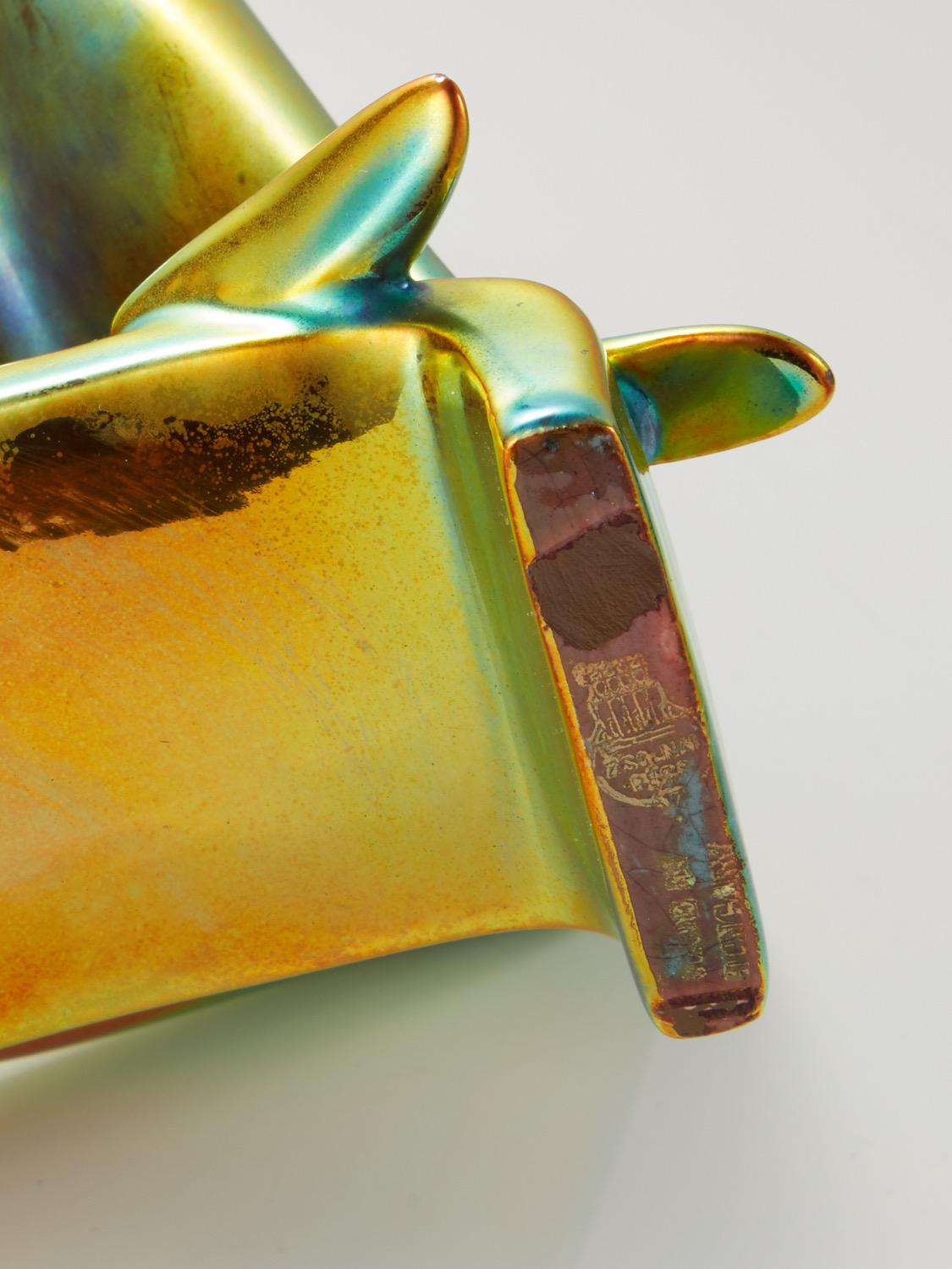 Rara figura in porcellana Zsolnay di János Török della metà del secolo scorso, circa anni '60 In condizioni buone in vendita a London, GB