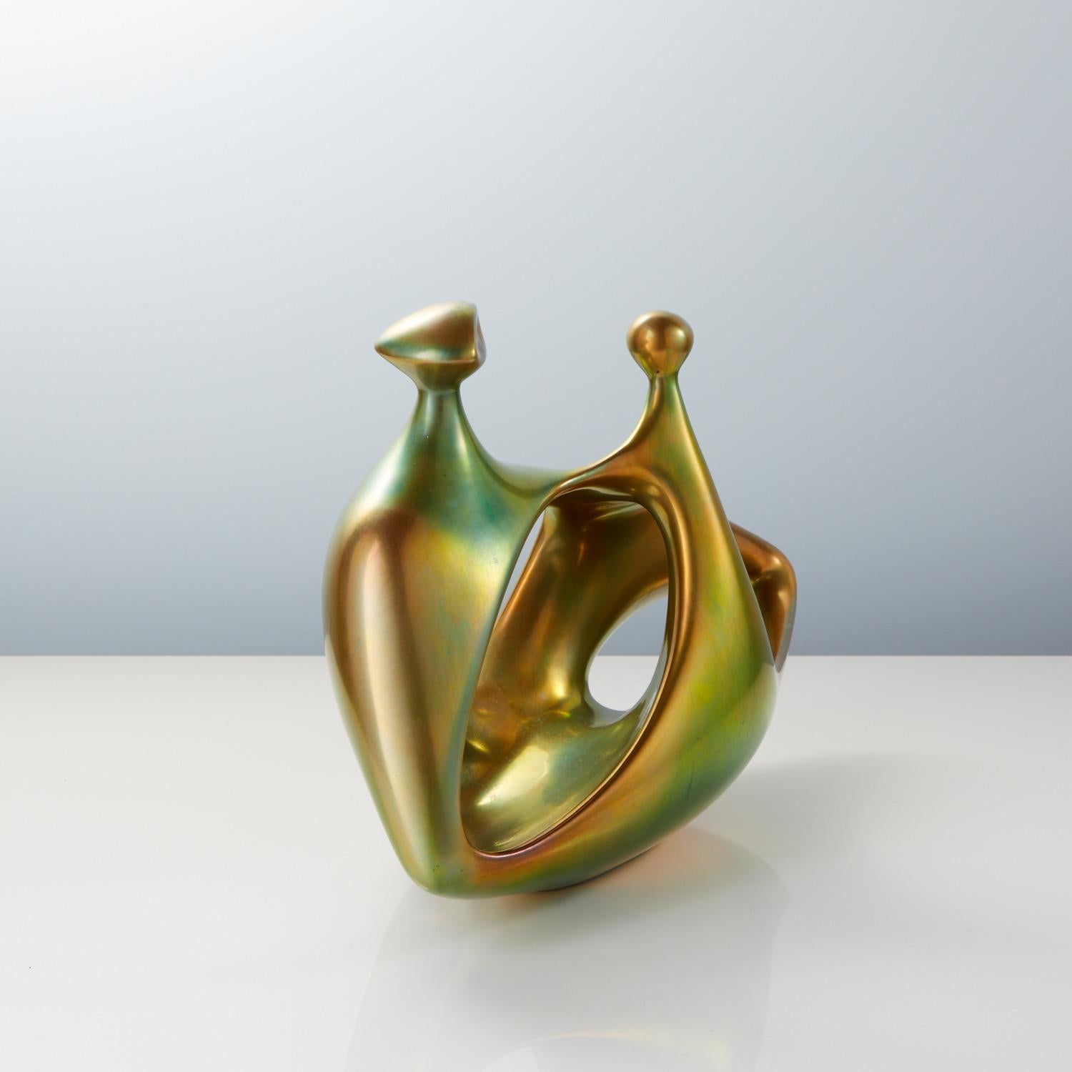 Rara figura in porcellana Zsolnay di János Török della metà del secolo scorso, circa anni '60 In condizioni buone in vendita a London, GB