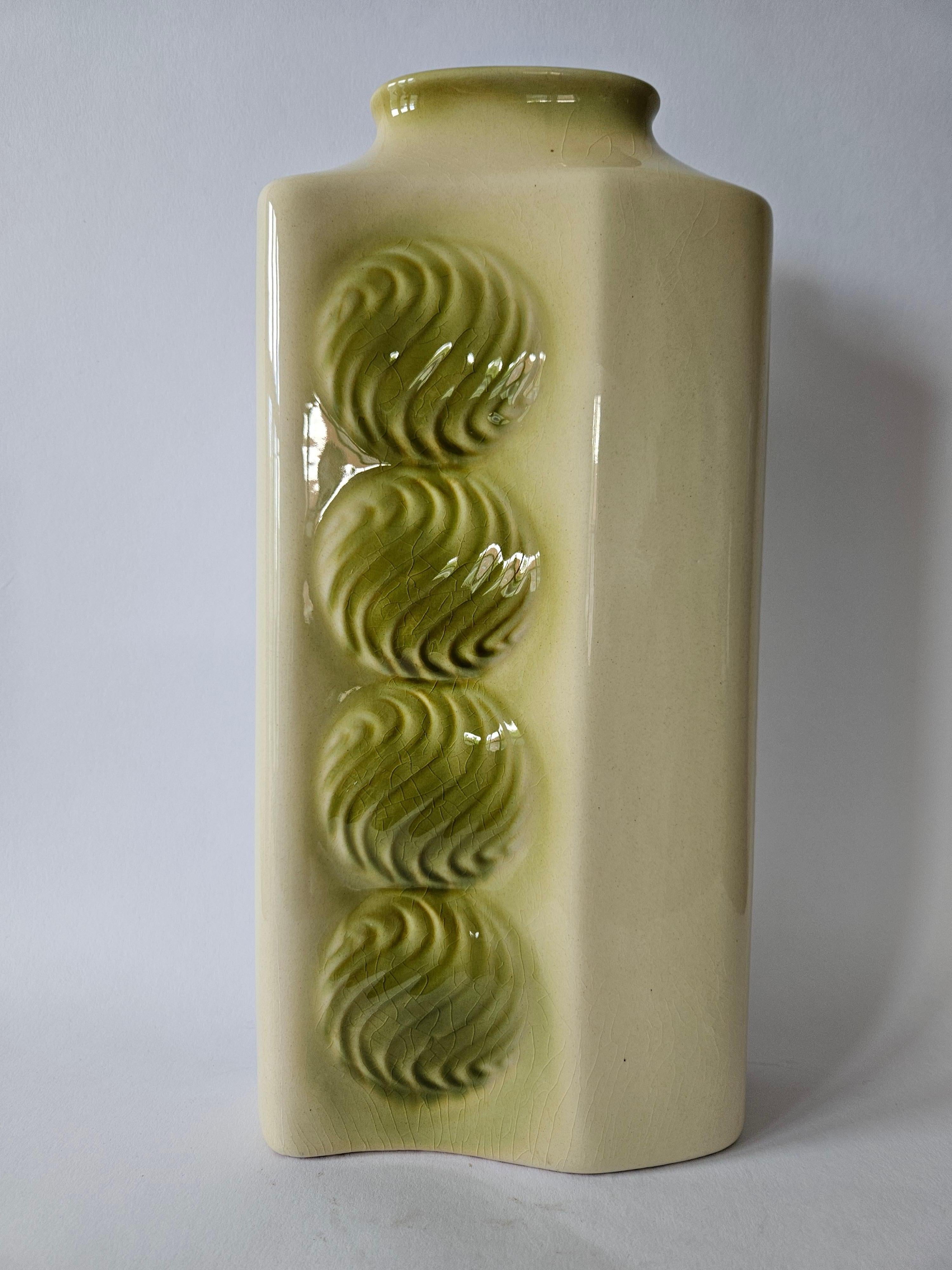 Mid-Century moderno Raro vaso grande in ceramica del Medioevo, Ditmar Urbach, anni '70 in vendita
