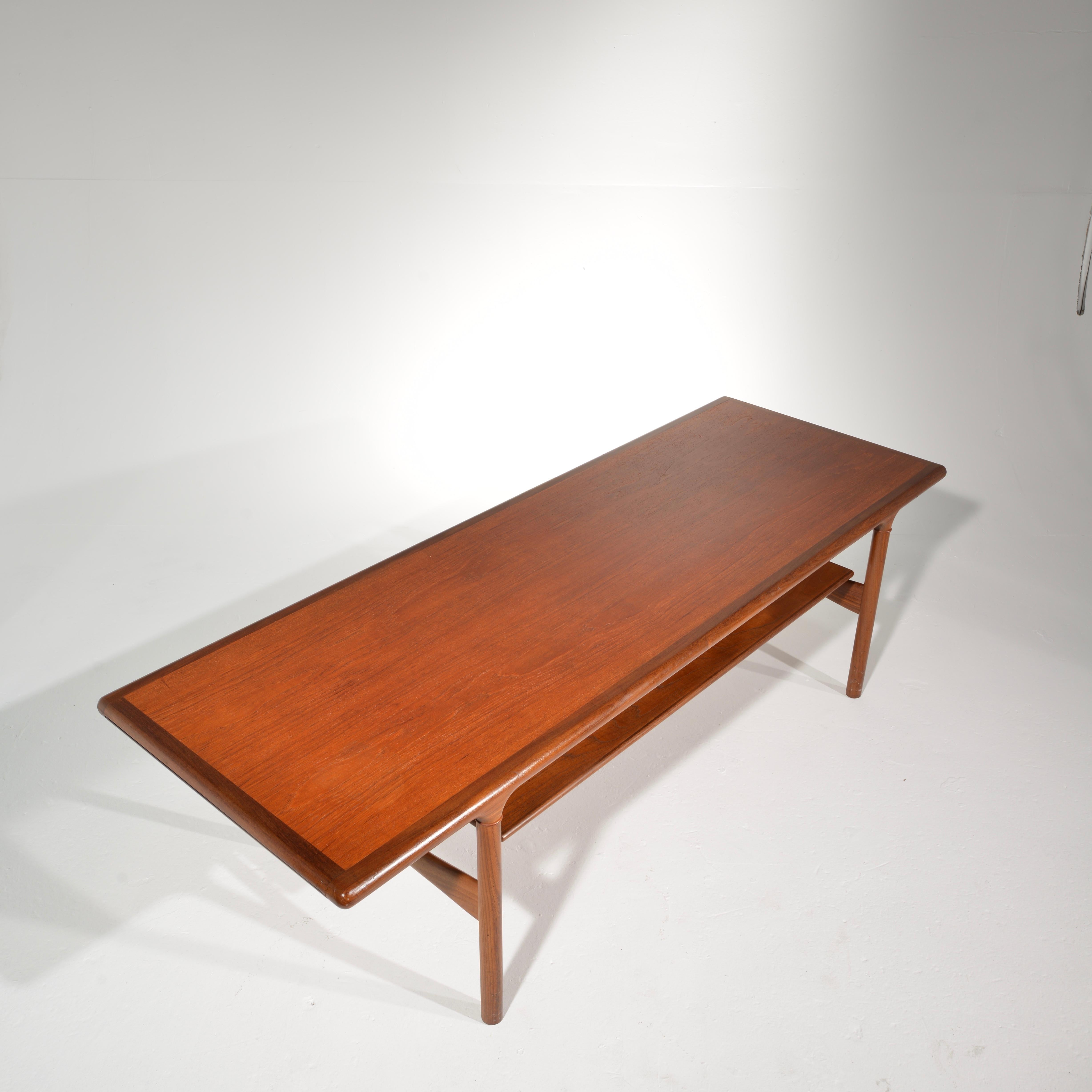 Rare Large Midcentury Extending Teak Coffee Table with Floating Shelf For Sale 1