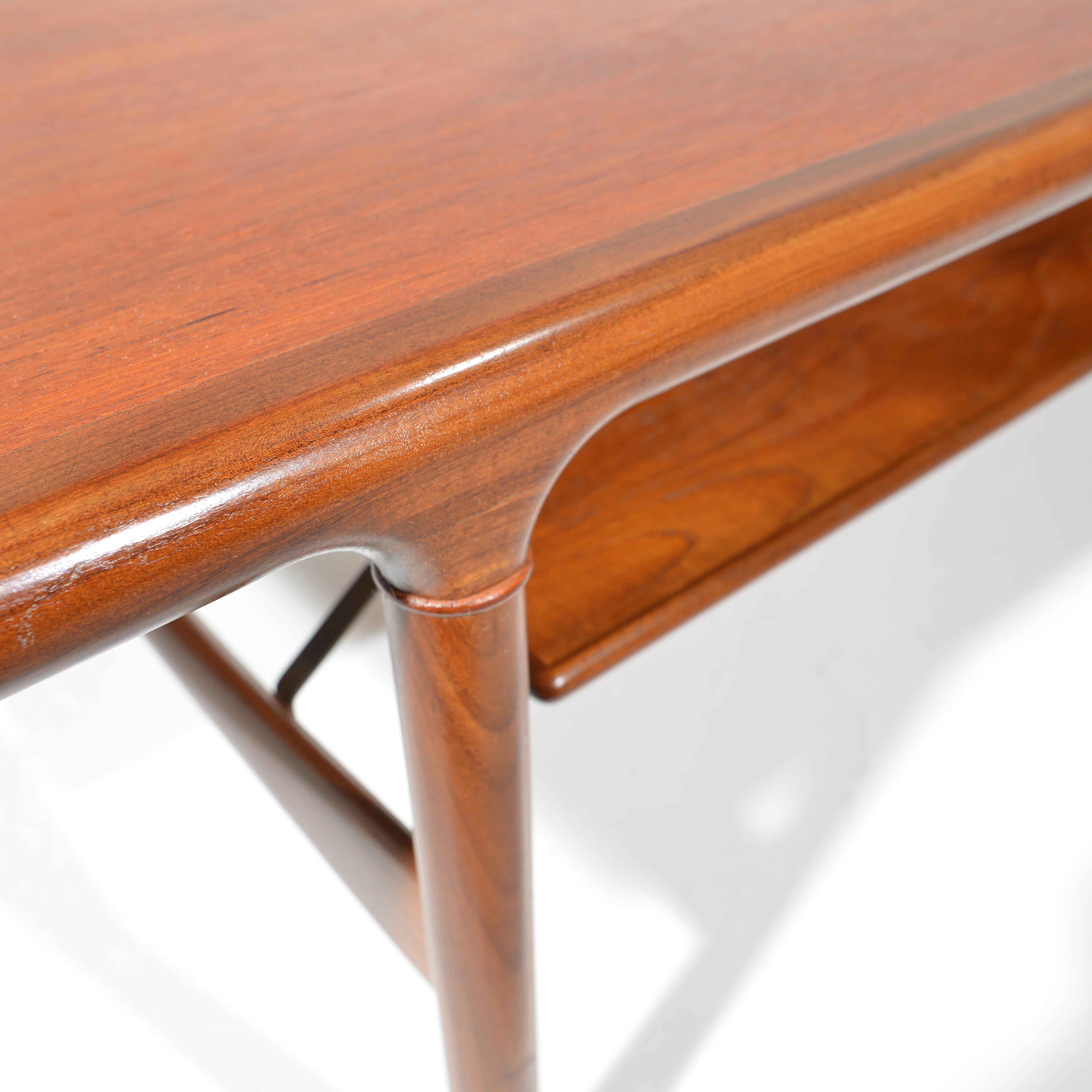 Vintage modern Danish teak table with single draw leaf extension.
Measures: Extended length: 80