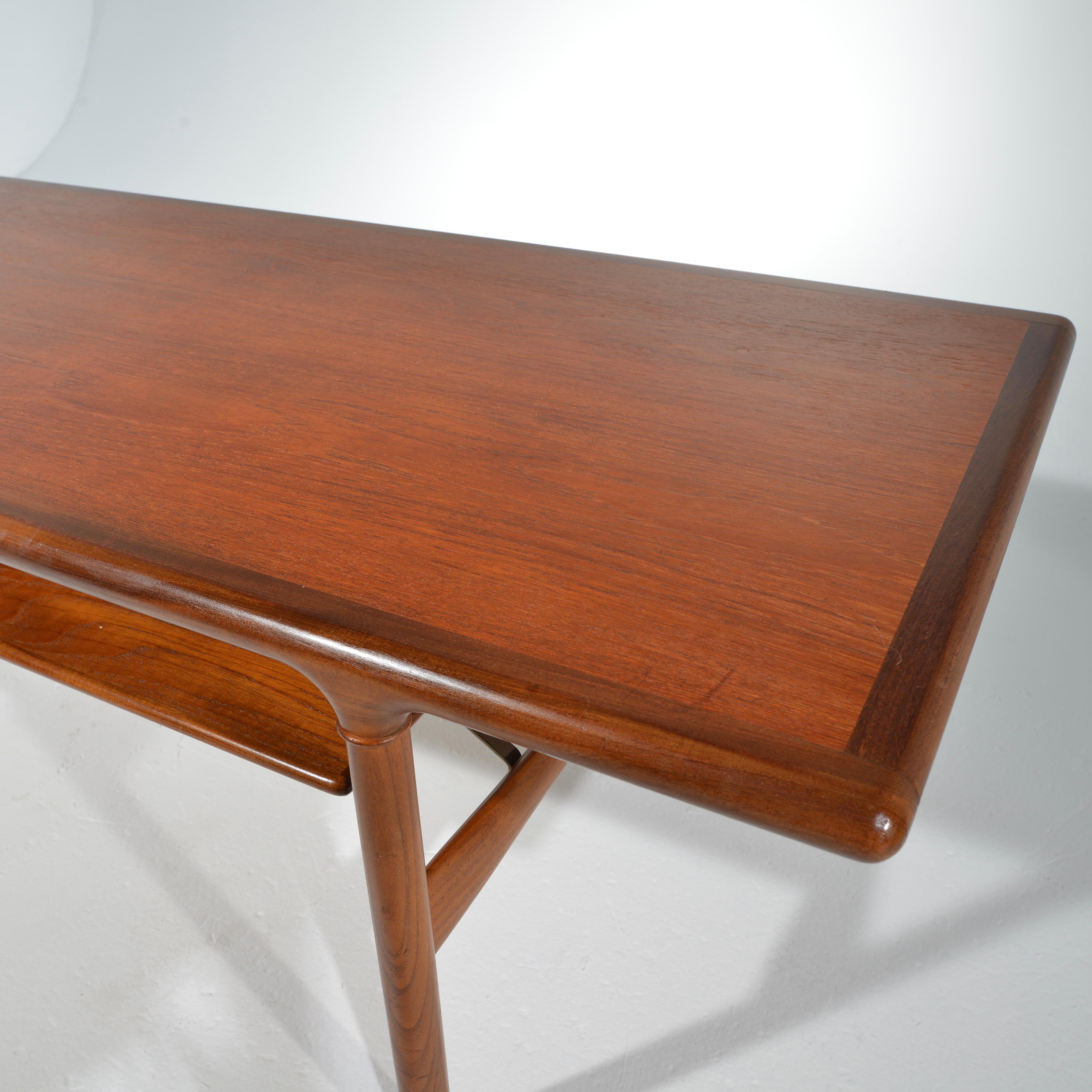 Scandinavian Modern Rare Large Midcentury Extending Teak Coffee Table with Floating Shelf For Sale