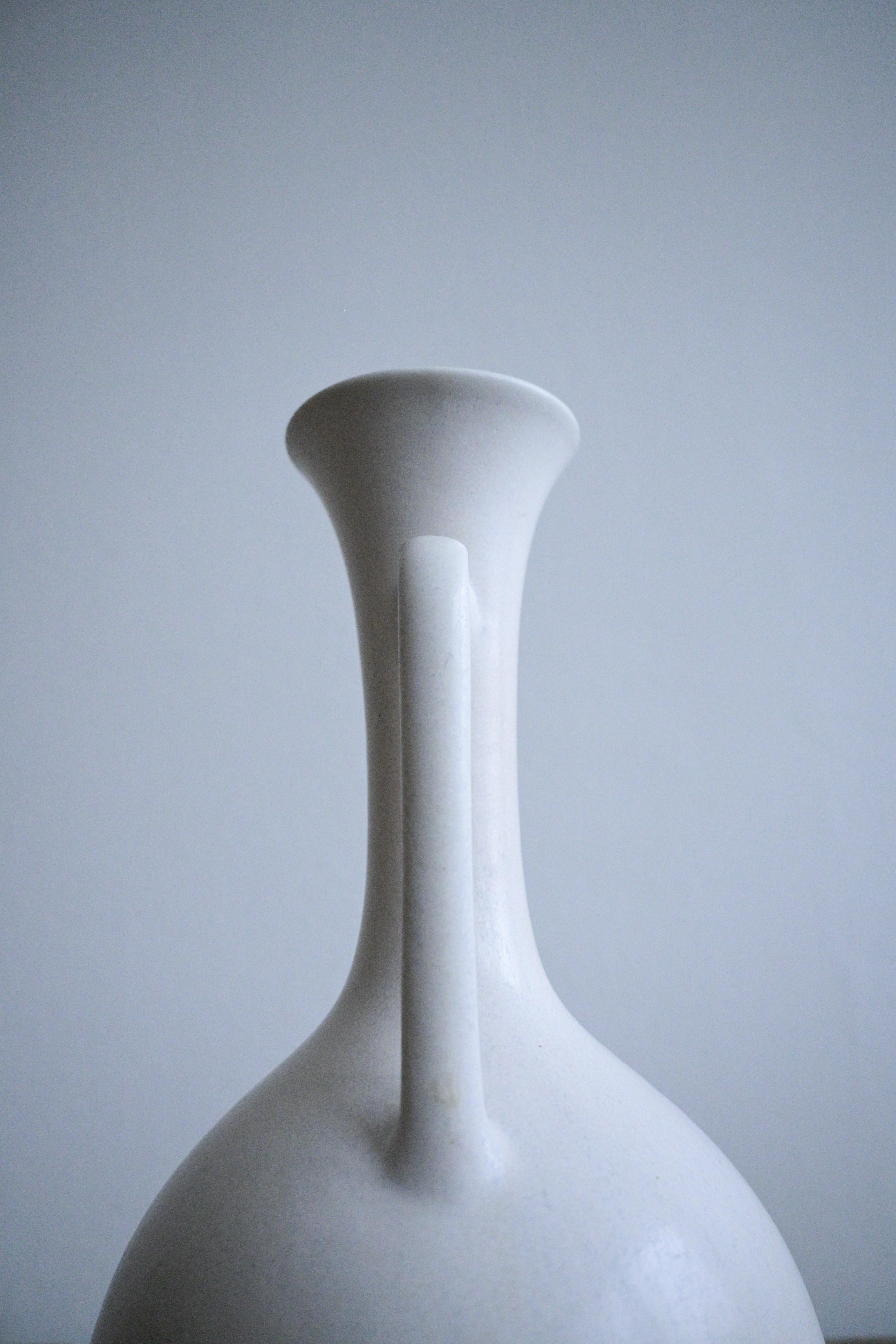 Rare Large Milk-White Vase by Gunnar Nylund, Rörstrand 1950s For Sale 4