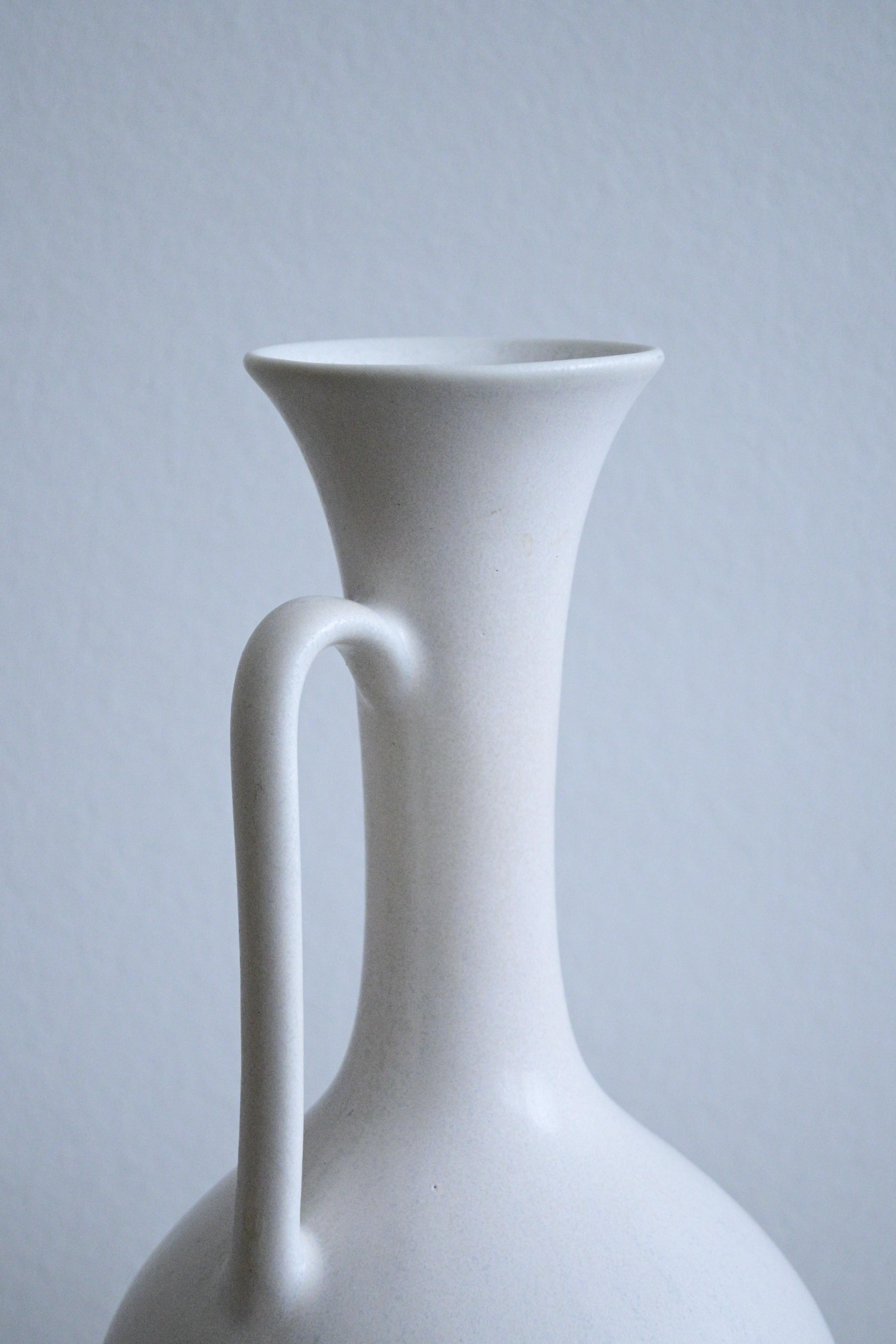 Seltene große milchweiße Vase von Gunnar Nylund, Rörstrand 1950er Jahre (Keramik) im Angebot