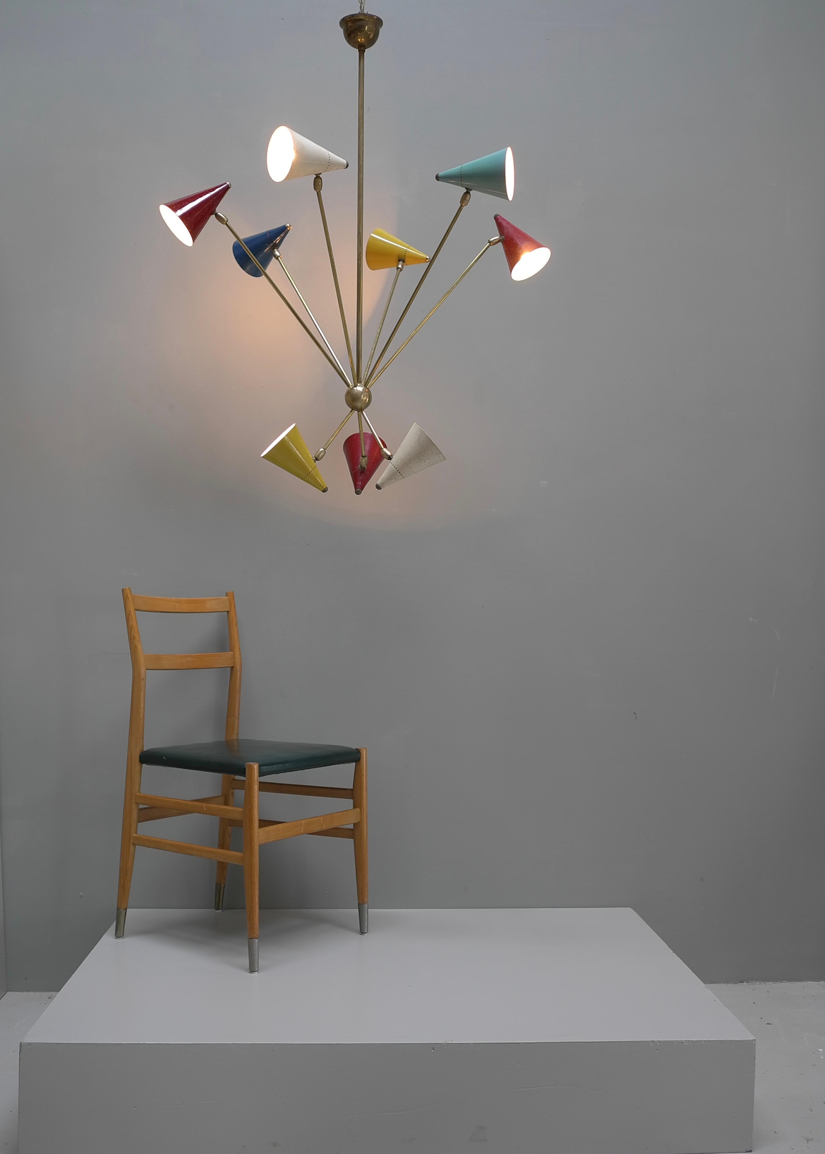 Rare Lare Multicolored Gilardi & Barzaghi Pendant lamp, Italy 1960's

All Shades swivels at two points and can be rotated from side to side and be moved up or down. A real eye-catcher in any interior.

