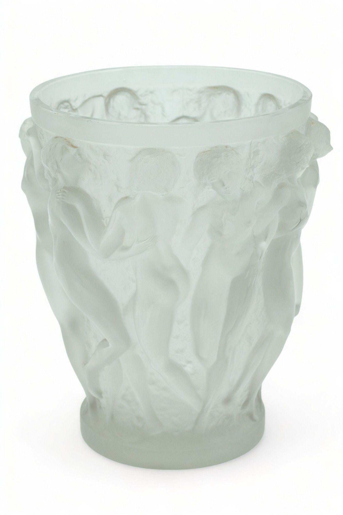 Raro grande vaso ORIGINALE di Lalique Circa 1927 grigio pallido Bacchantes In condizioni buone in vendita a New York, NY
