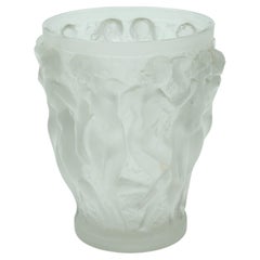 Raro jarrón grande ORIGINAL Rene Lalique Circa 1927 Gris tenue NUDE Bacchantes