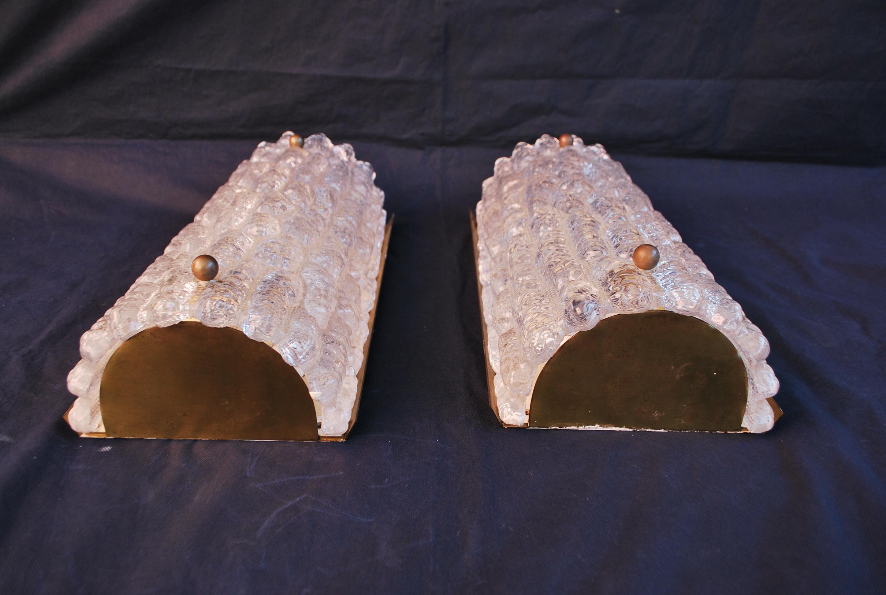 What a beautiful and rare large pair of 1950's Murano glass sconces, that size is quite rare, the thickness of the glass is quite beautiful, 