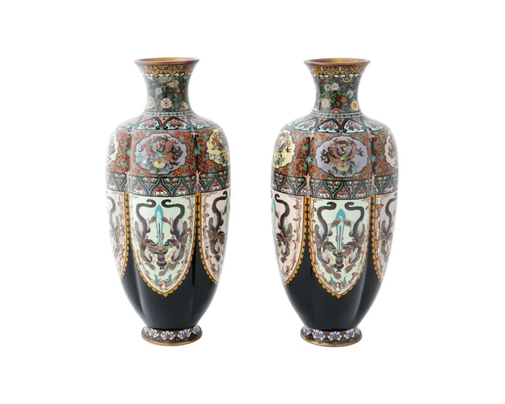 Cloisonné Rara grande coppia di vasi antichi Meiji giapponesi con smalto cloisonne e drappeggio in vendita
