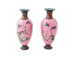 Rare paire d'anciens vases japonais Meiji en émail cloisonné rose