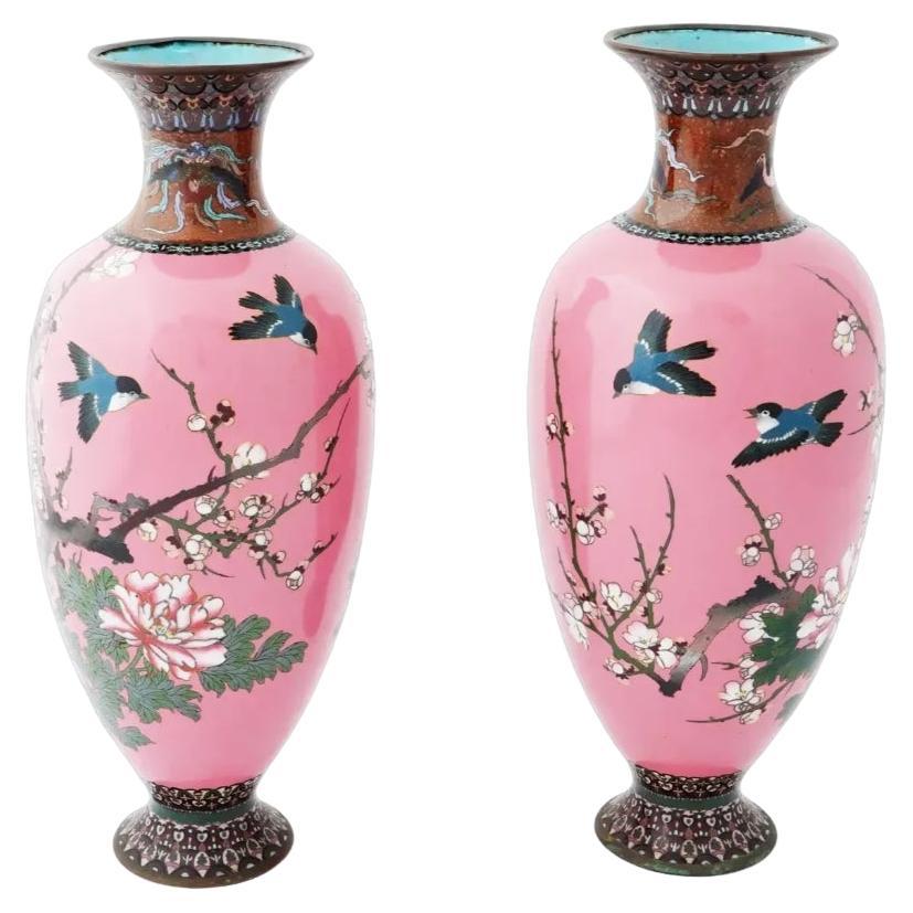 Seltenes großes rosafarbenes Paar antiker japanischer Cloisonné-Emaille-Vasen aus der Meiji-Zeit, Paar