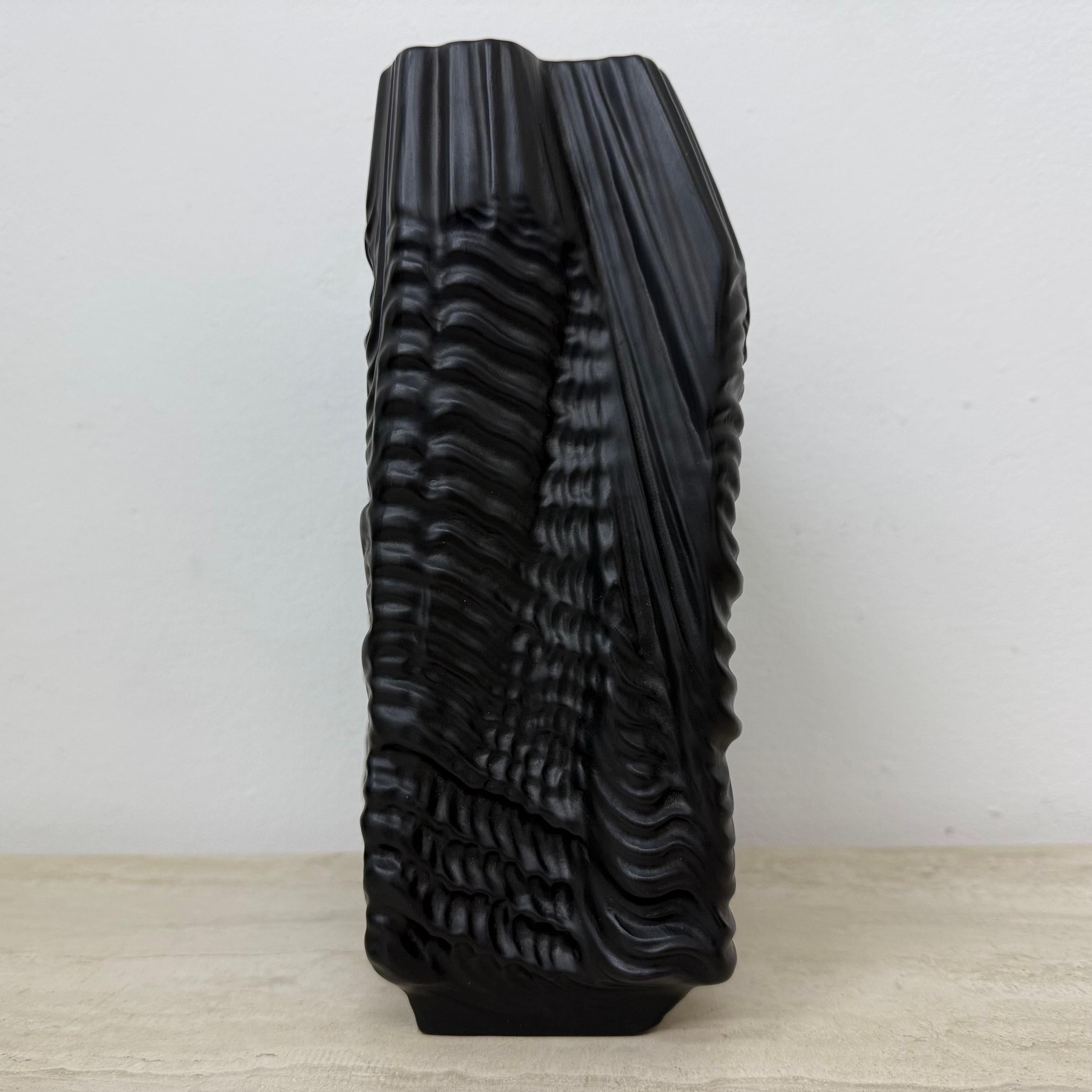 Vaso grande e raro in porcellana nera 'Kaskade' - Martin Freyer per Rosenthal in vendita 4