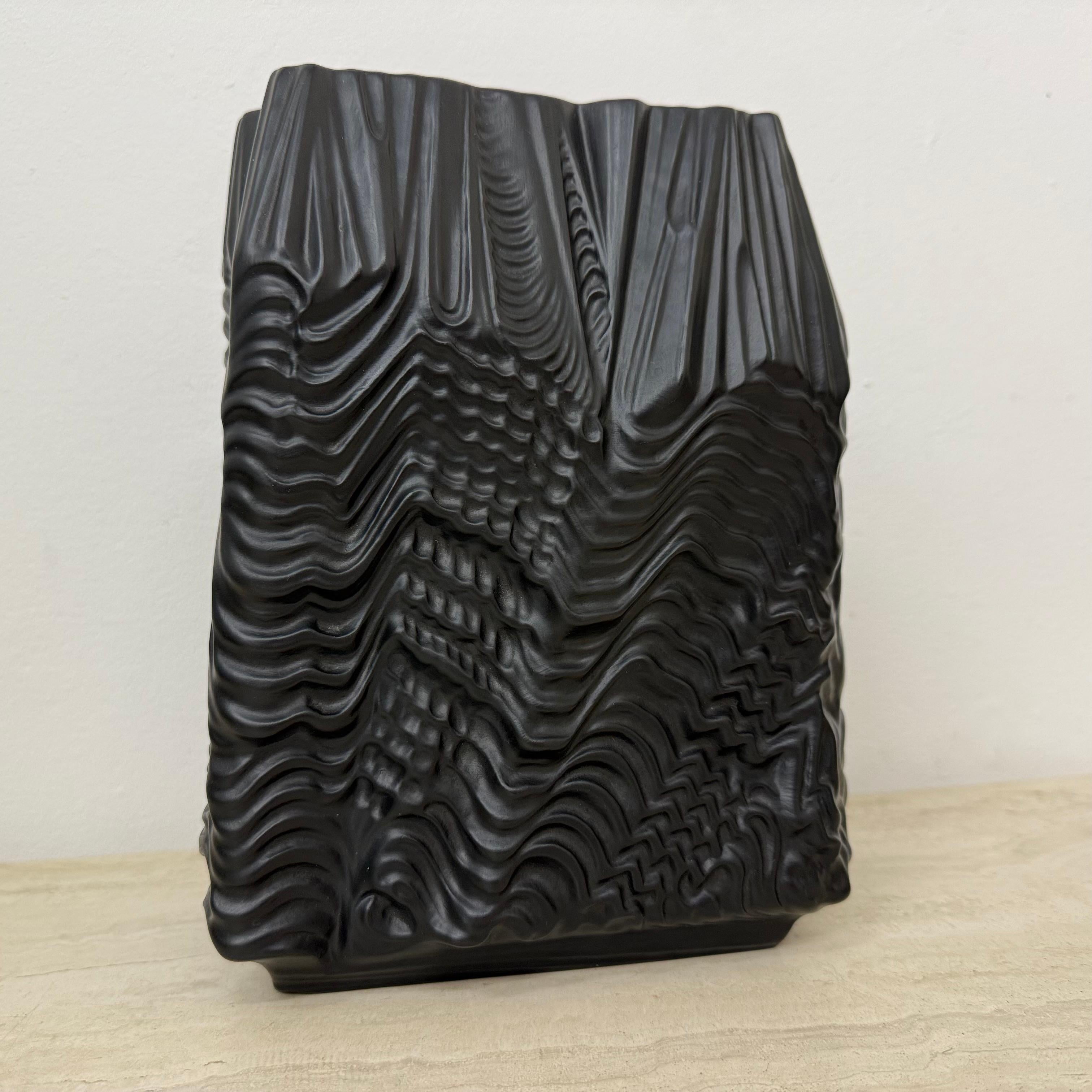 Mid-Century moderno Vaso grande e raro in porcellana nera 'Kaskade' - Martin Freyer per Rosenthal in vendita