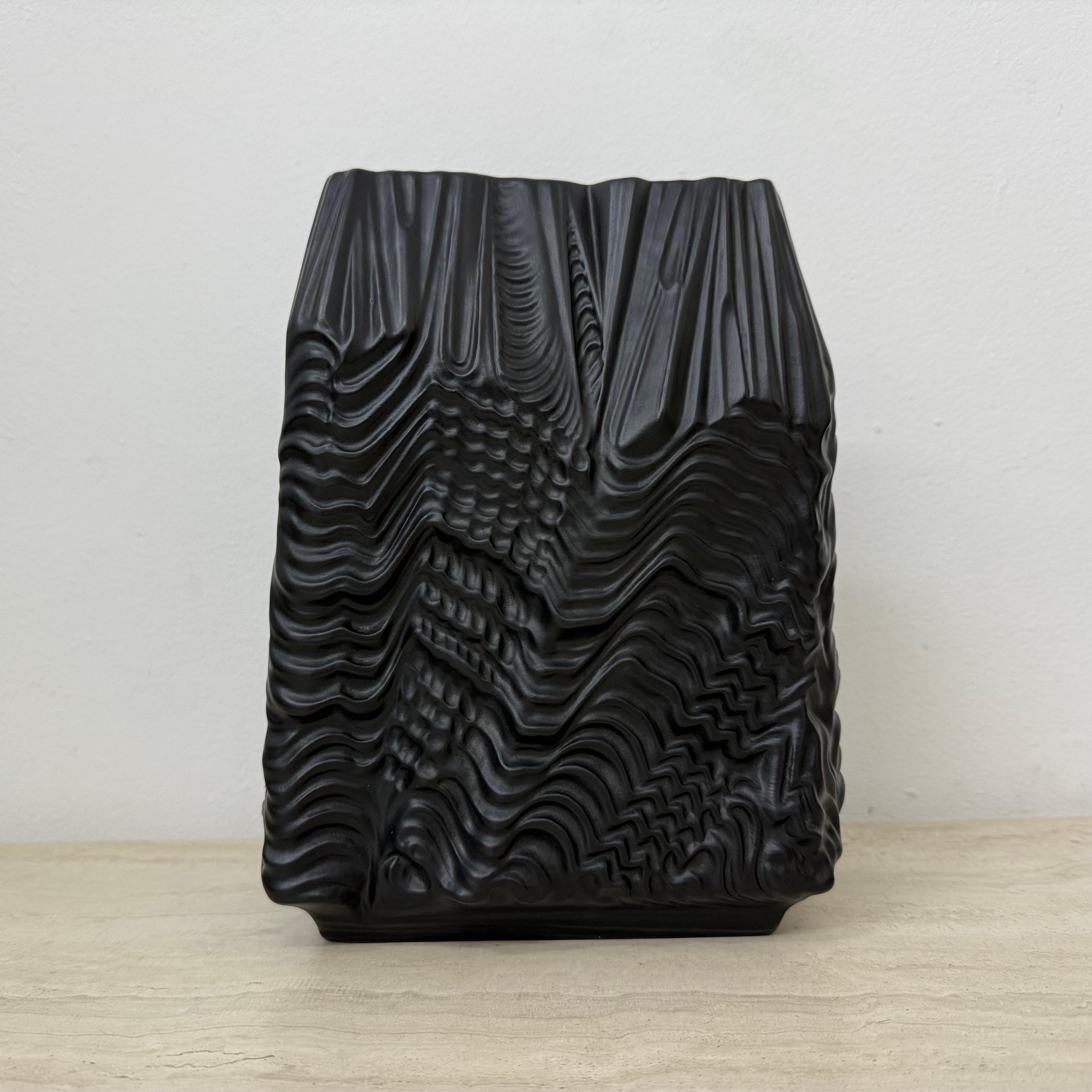 Tedesco Vaso grande e raro in porcellana nera 'Kaskade' - Martin Freyer per Rosenthal in vendita