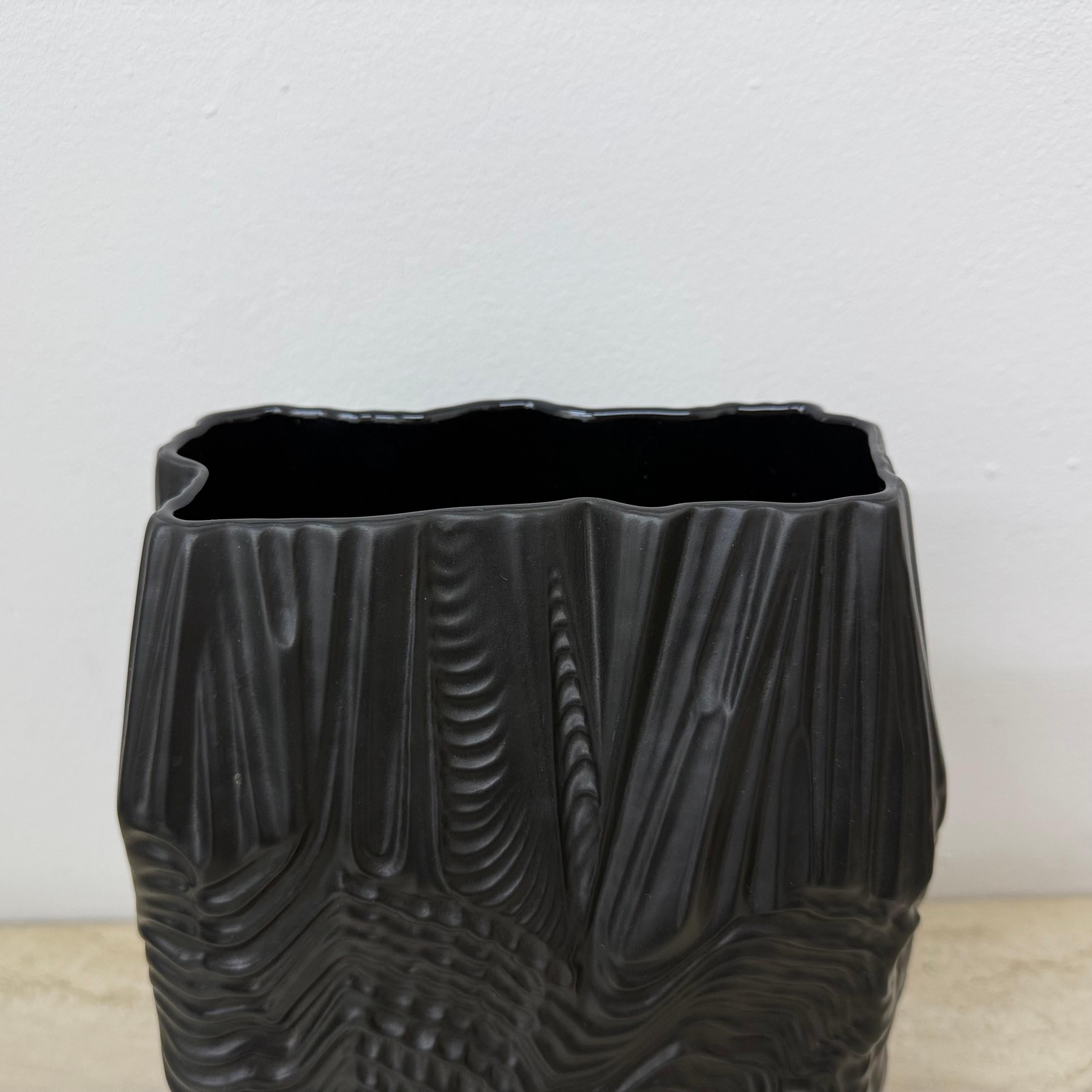 Fine XX secolo Vaso grande e raro in porcellana nera 'Kaskade' - Martin Freyer per Rosenthal in vendita