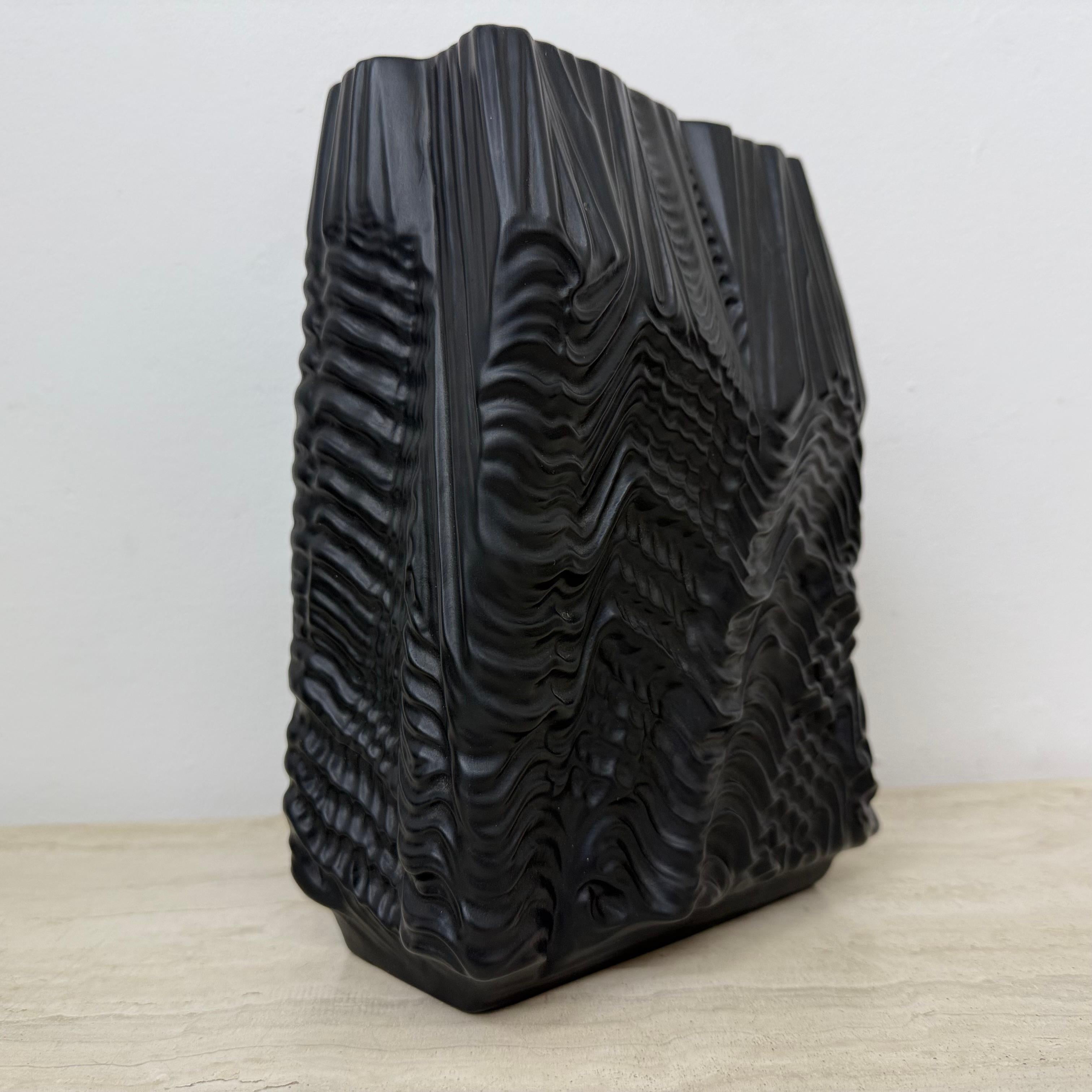 Ceramica Vaso grande e raro in porcellana nera 'Kaskade' - Martin Freyer per Rosenthal in vendita