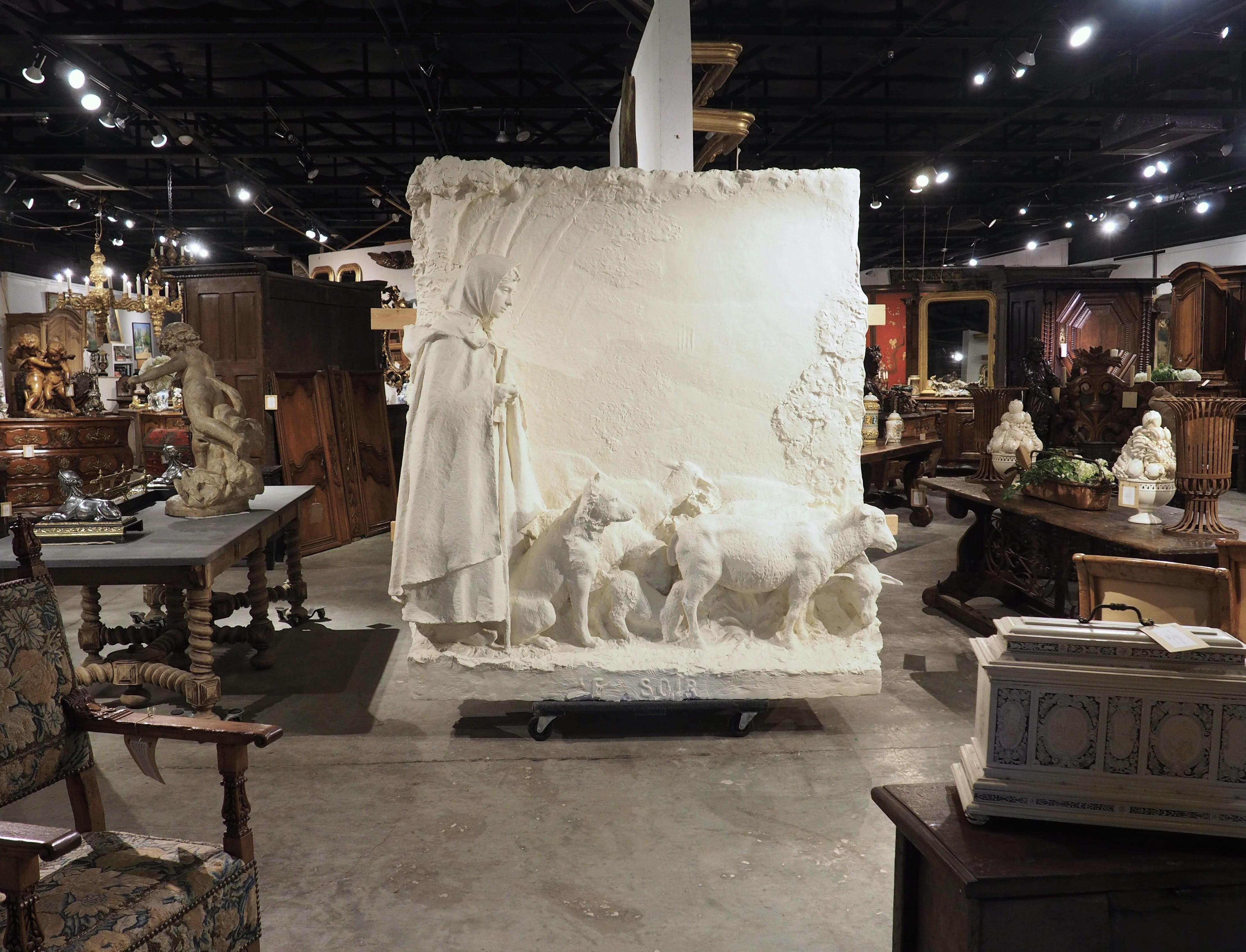 Rare sculpture pastorale en plâtre de Loriol-du-Comtat, France, 1914 Bon état - En vente à Dallas, TX