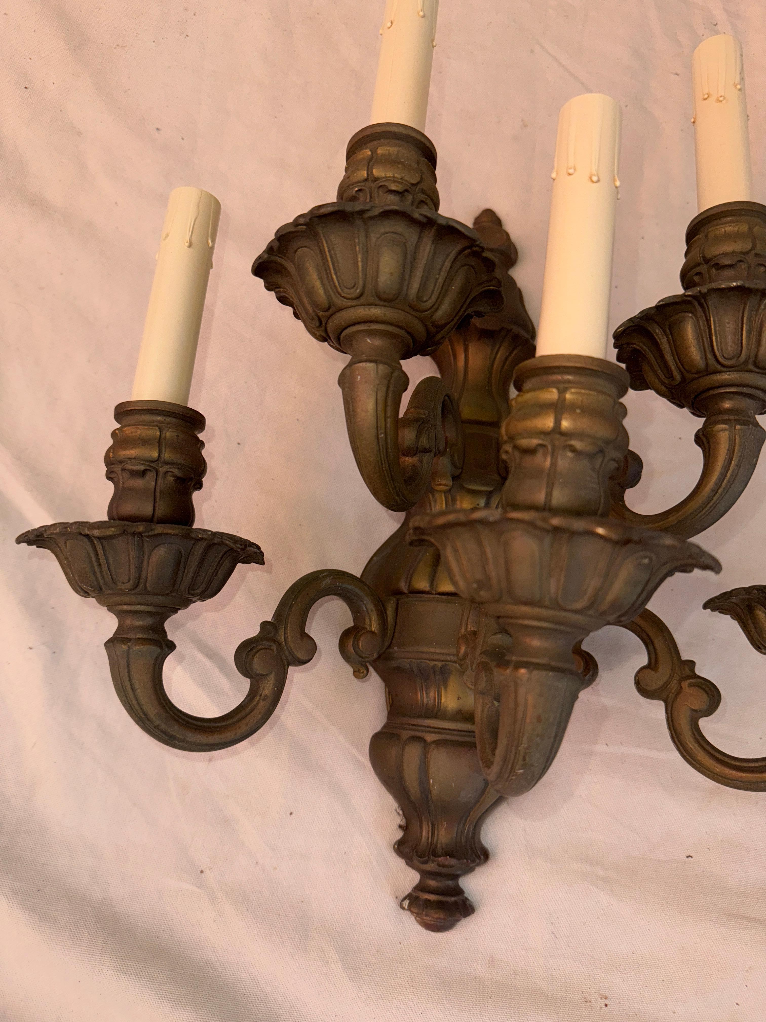 Américain Rare grand ensemble de quatre appliques en laiton massif des années 1940 en vente