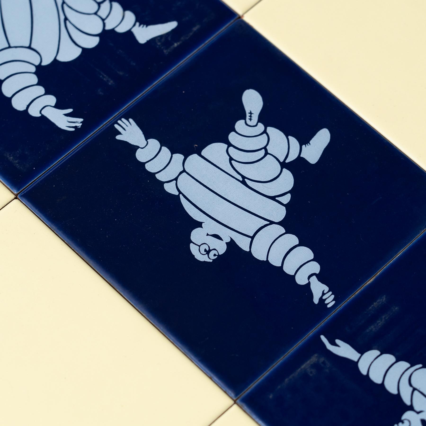 Rare grand ensemble de tuiles vintage de Michelin Man, circa 1960 10