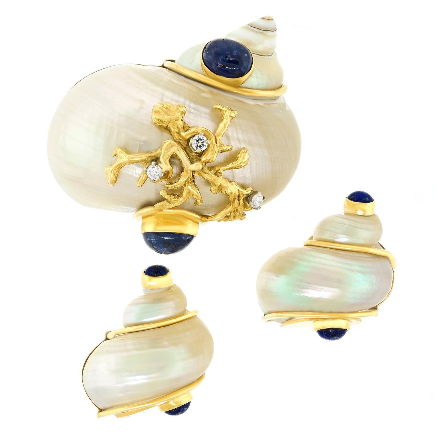 Taglio rotondo Rara grande spilla Seaman Schepps degli anni '70 montata con oro e zaffiri in vendita