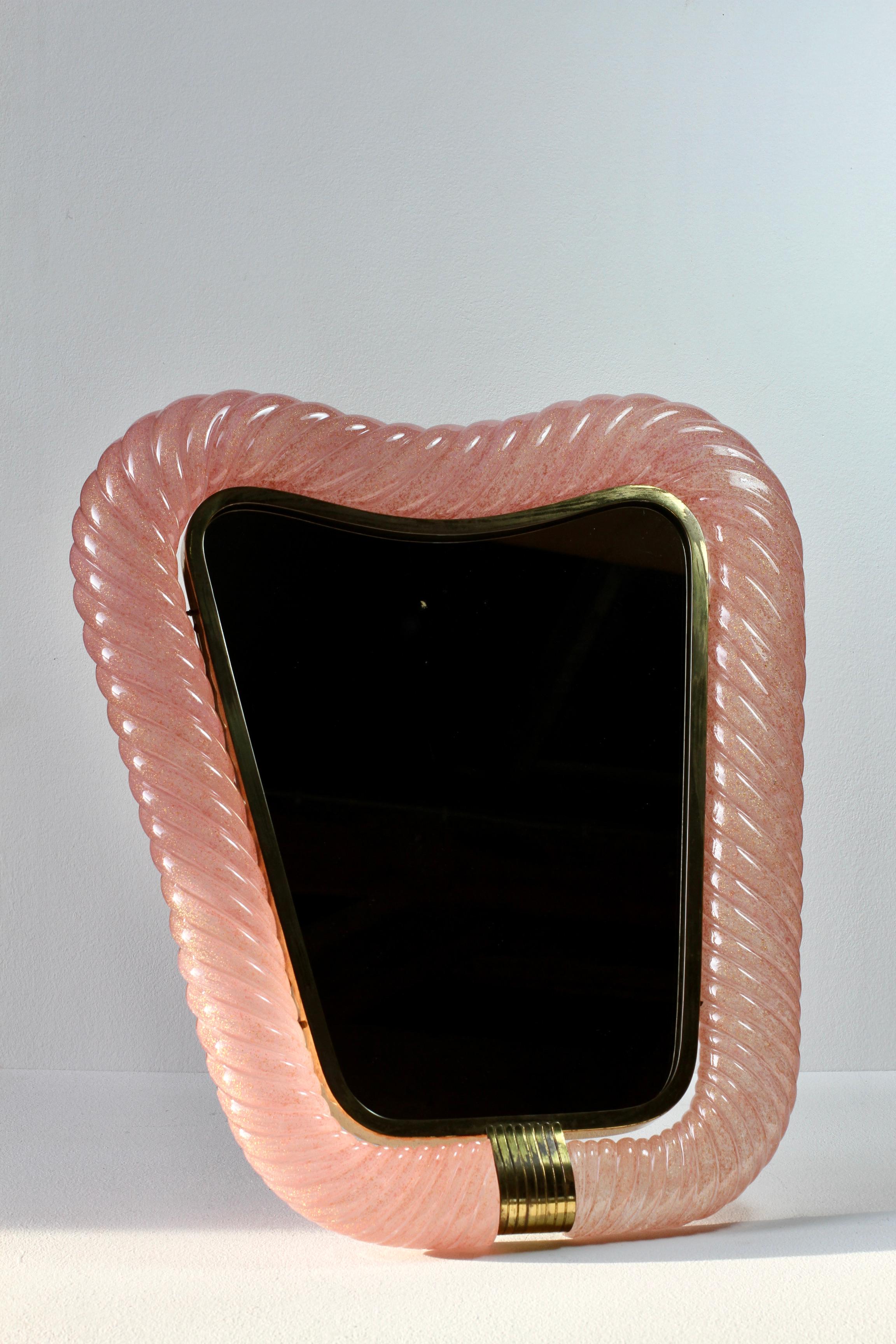 Laiton Rare grand miroir de courtoisie signé Ercole Barovier en verre de Murano rose et laiton 1940s en vente
