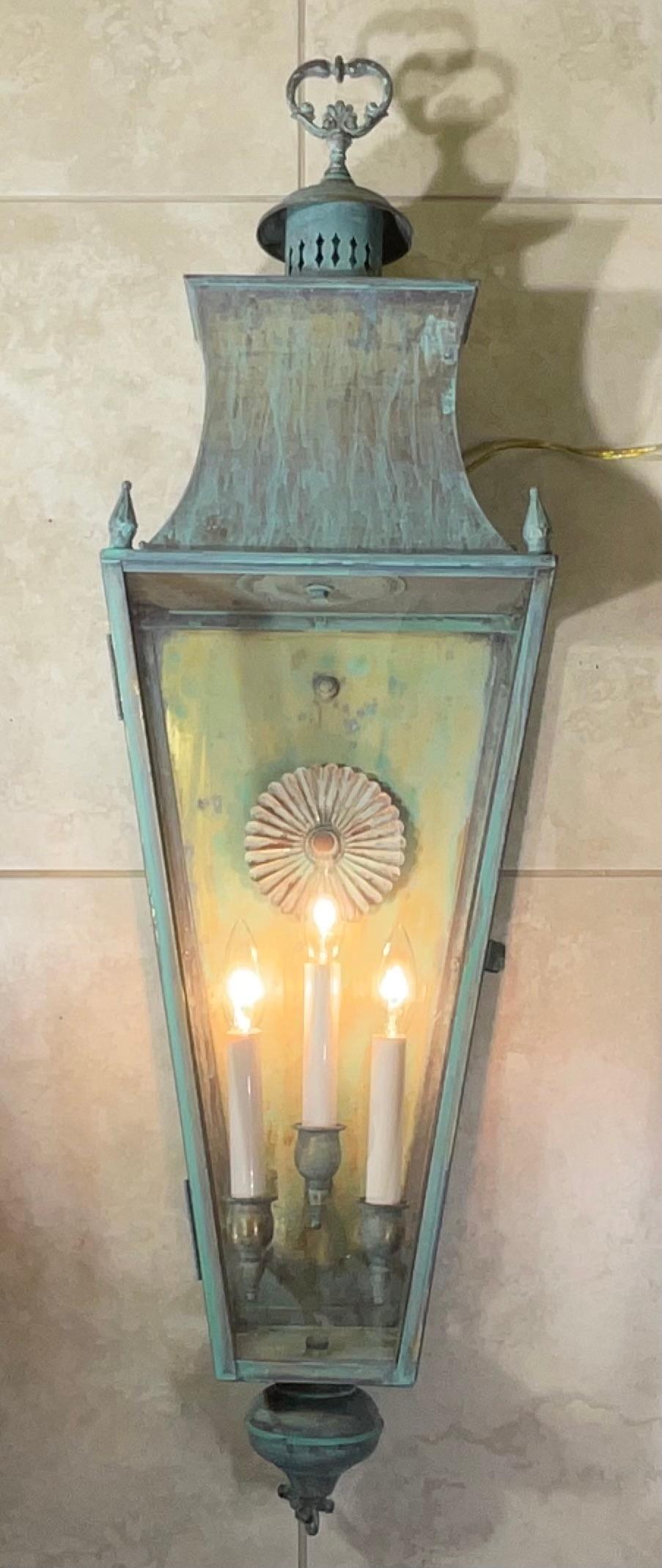 RARO Farol de Pared Único Vintage de Latón Macizo en venta 6
