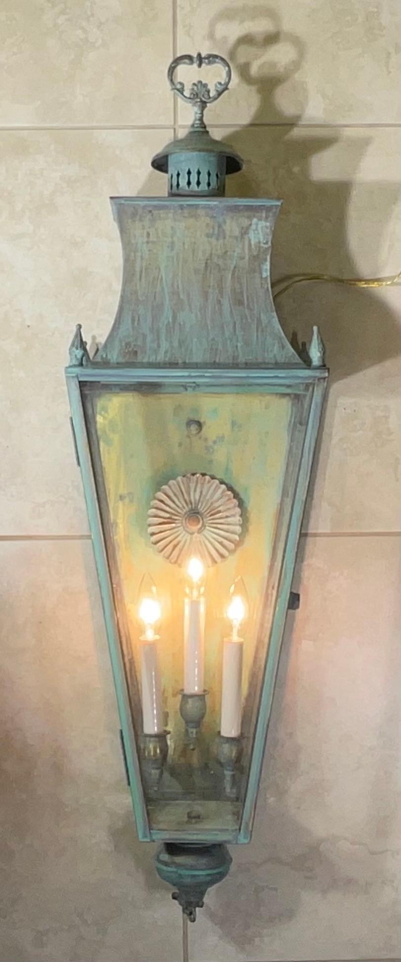 RARO Farol de Pared Único Vintage de Latón Macizo en venta 7