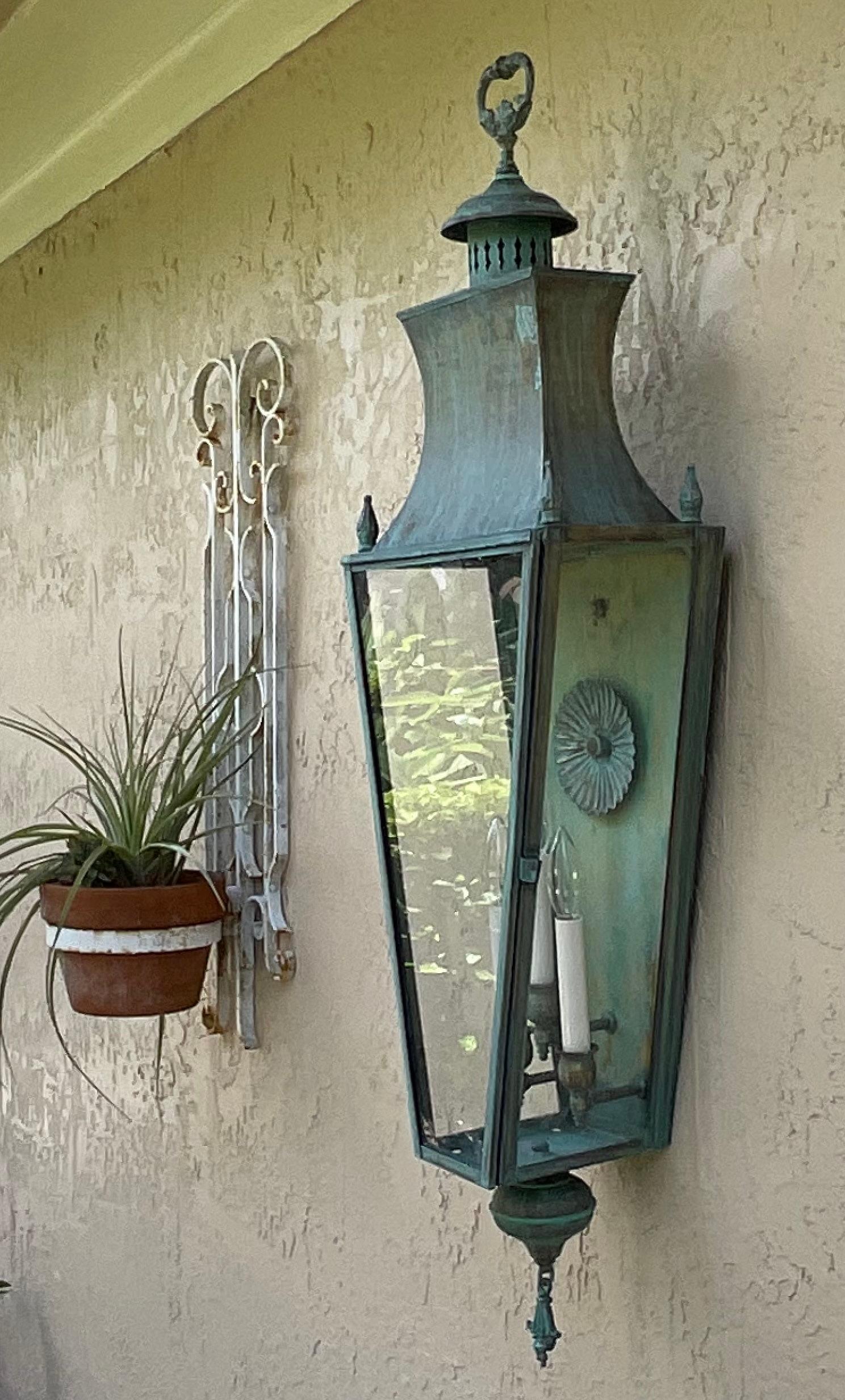 RARO Farol de Pared Único Vintage de Latón Macizo en Bueno estado para la venta en Delray Beach, FL