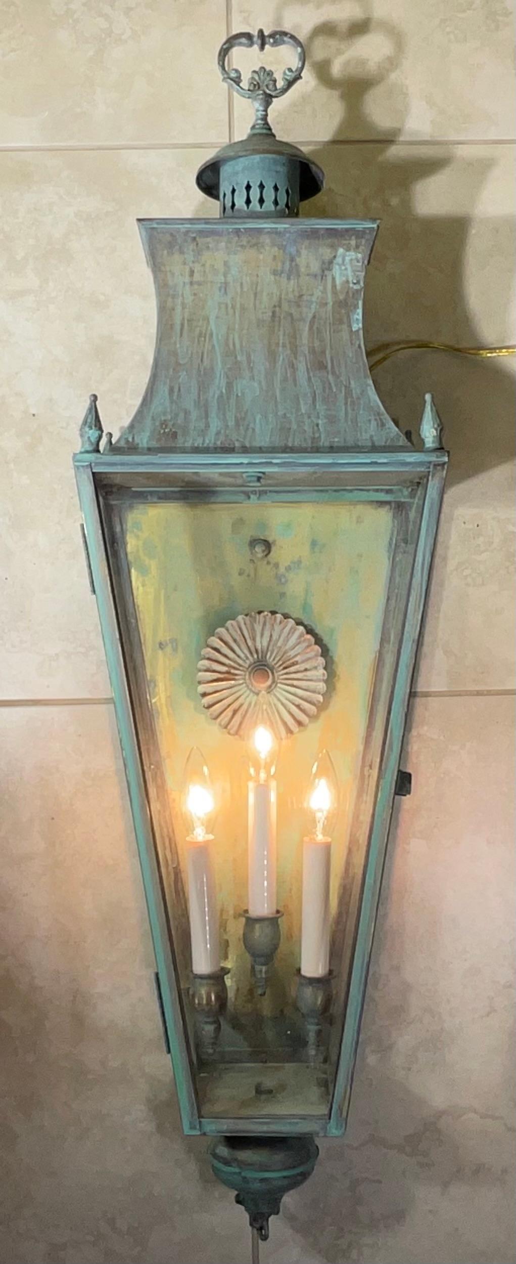 RARO Farol de Pared Único Vintage de Latón Macizo en venta 3