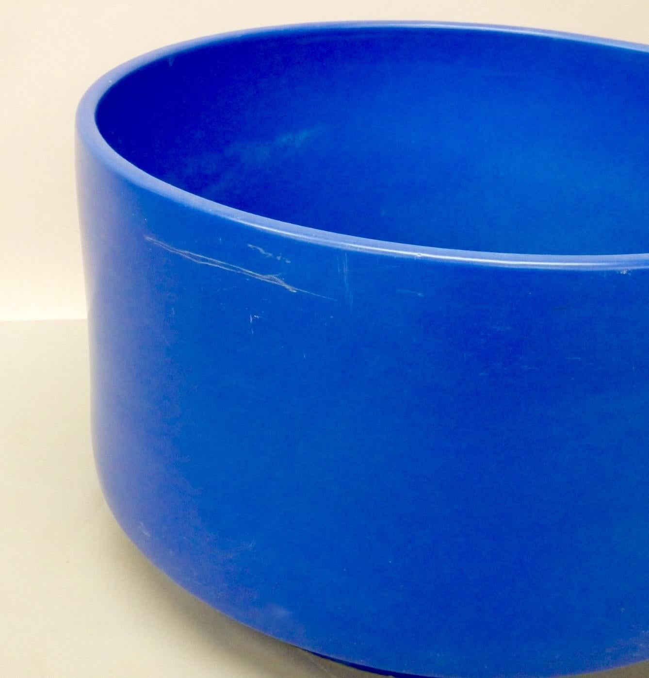 Rare Large Size Blue Glaze Gainey California Planter Pot In Good Condition In Ferndale, MI