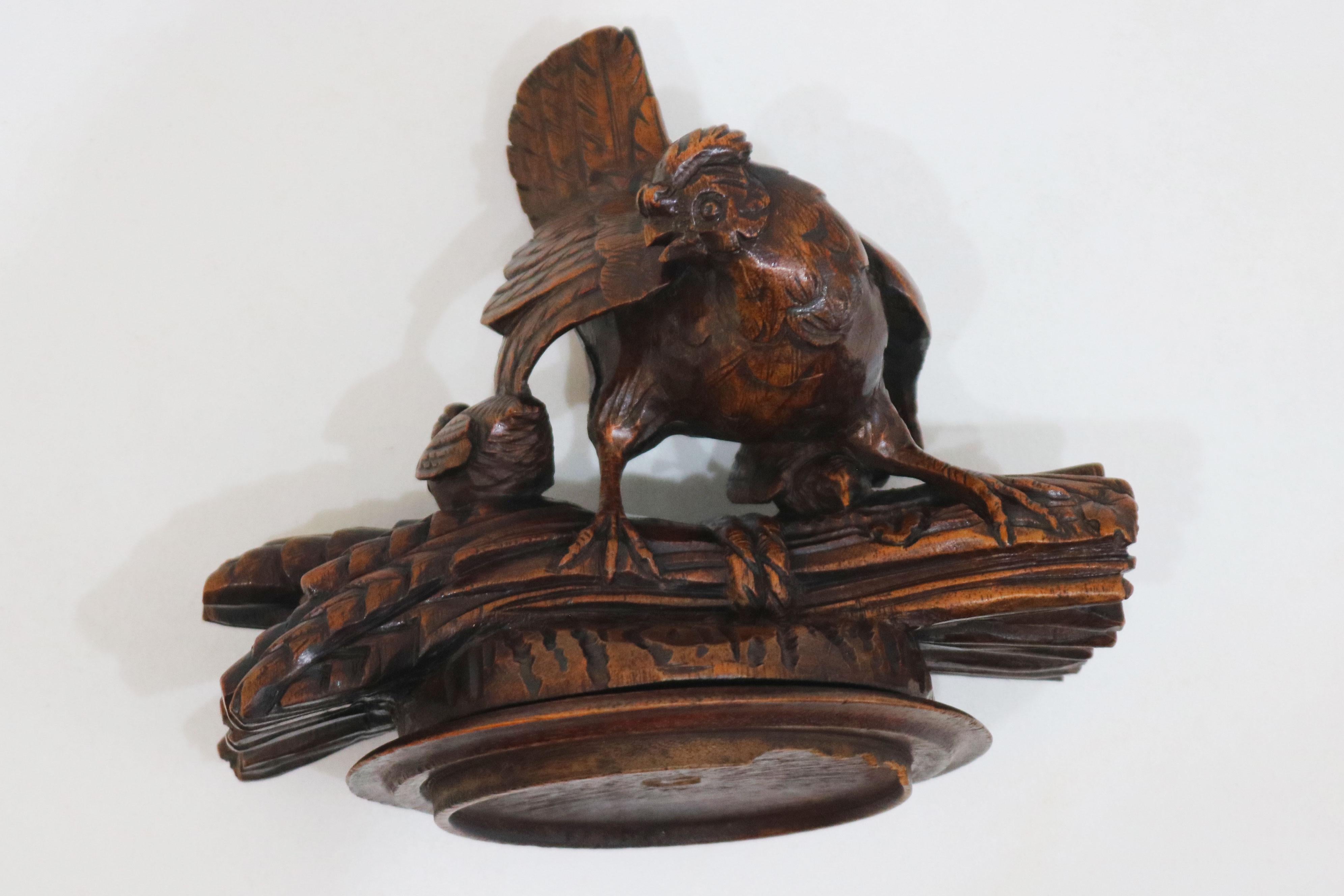 XIXe siècle Rare large Swiss Black Forest Tobacco box with Chickens 19th century Humidor en vente