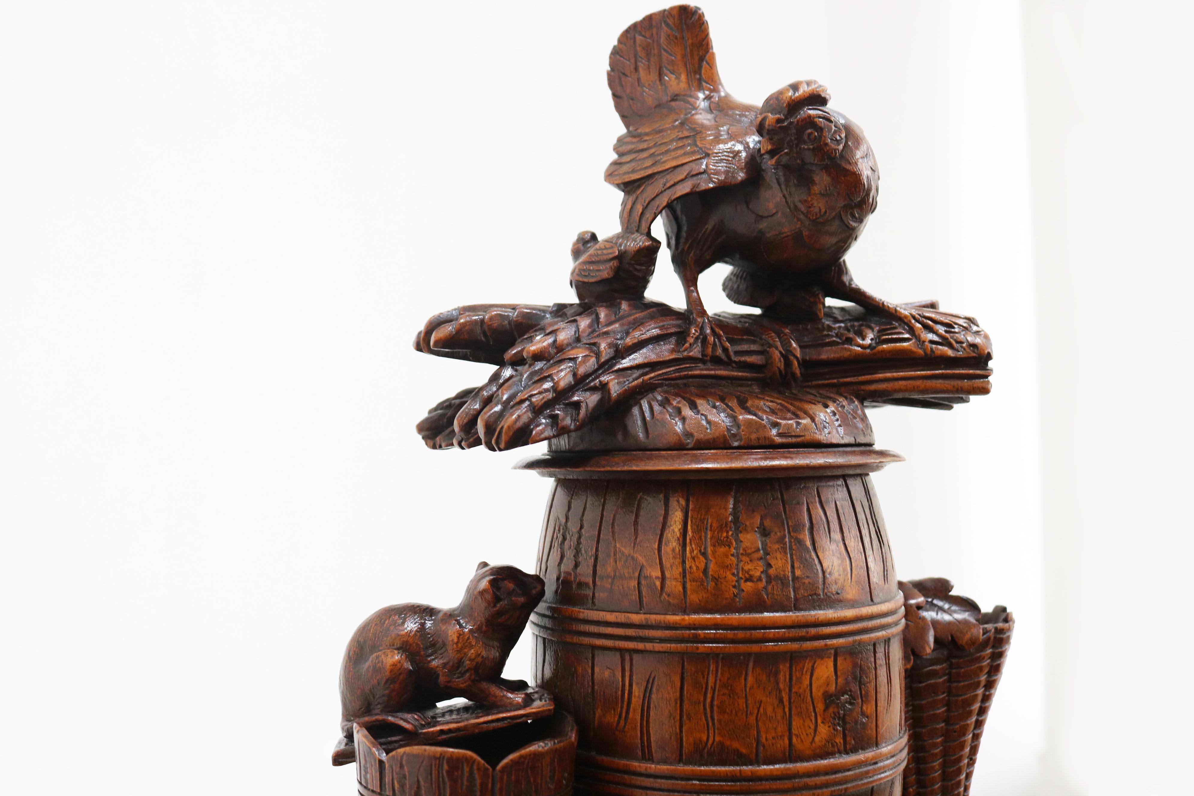 Chêne Rare large Swiss Black Forest Tobacco box with Chickens 19th century Humidor en vente