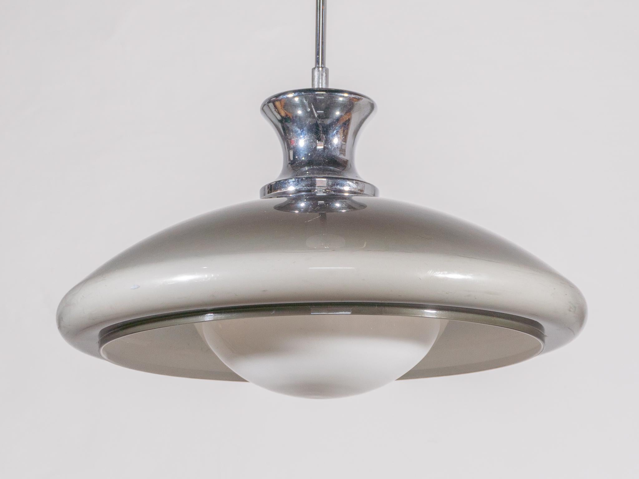 Seltene große UFO Space-Pendelleuchte in Grau und Weiß entworfen von Sciolari, 1970er Jahre (Moderne der Mitte des Jahrhunderts) im Angebot