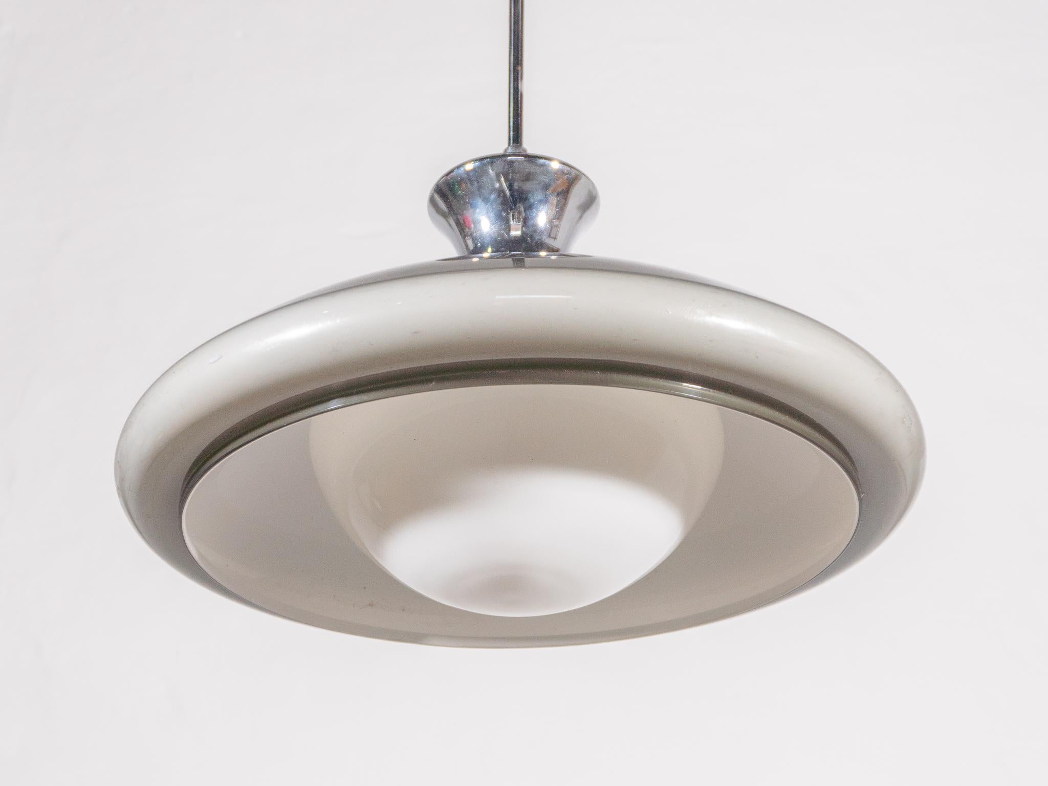 Seltene große UFO Space-Pendelleuchte in Grau und Weiß entworfen von Sciolari, 1970er Jahre (Handgefertigt) im Angebot
