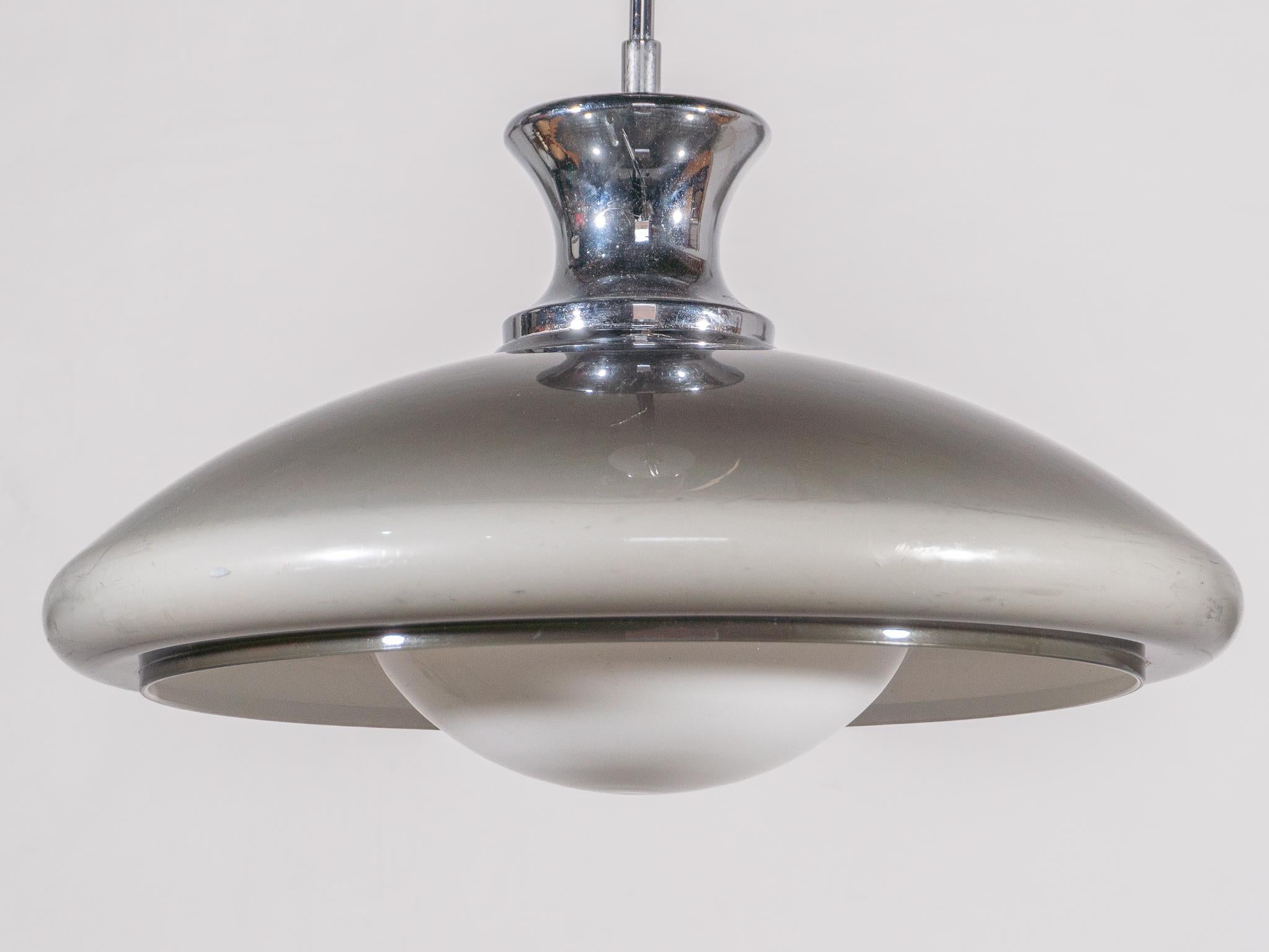Seltene große UFO Space-Pendelleuchte in Grau und Weiß entworfen von Sciolari, 1970er Jahre (Ende des 20. Jahrhunderts) im Angebot