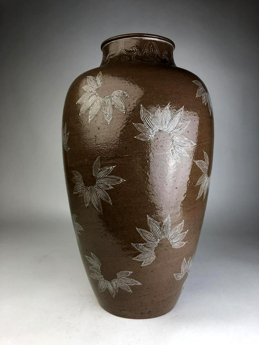 A impressively large and unusual stoneware vase in an urn shape from the studio of Japanese Potter Makuzu Kozan, also known as Miyagawa Kozan (1842–1916), one of the most established and collected ceramist from Meiji Period. Born as Miyagawa