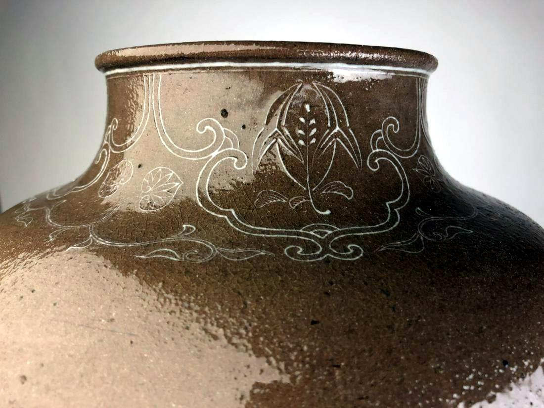 Ceramic Rare Large Vase with White Slip Inlay Makuzu Kozan Meiji Period For Sale