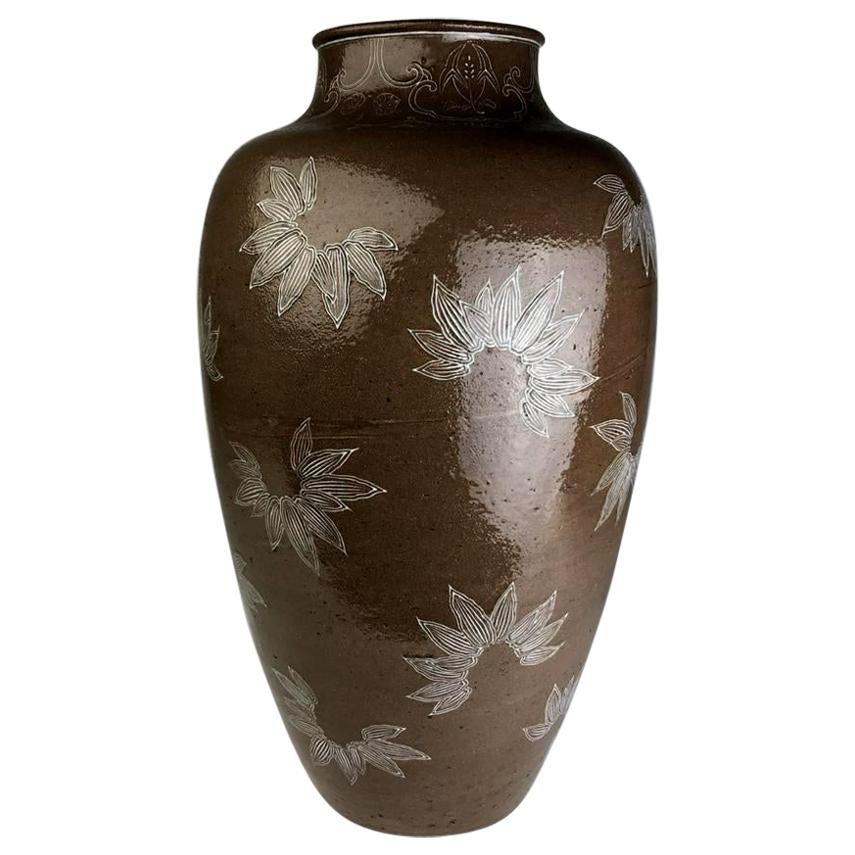 Rare Large Vase with White Slip Inlay Makuzu Kozan Meiji Period