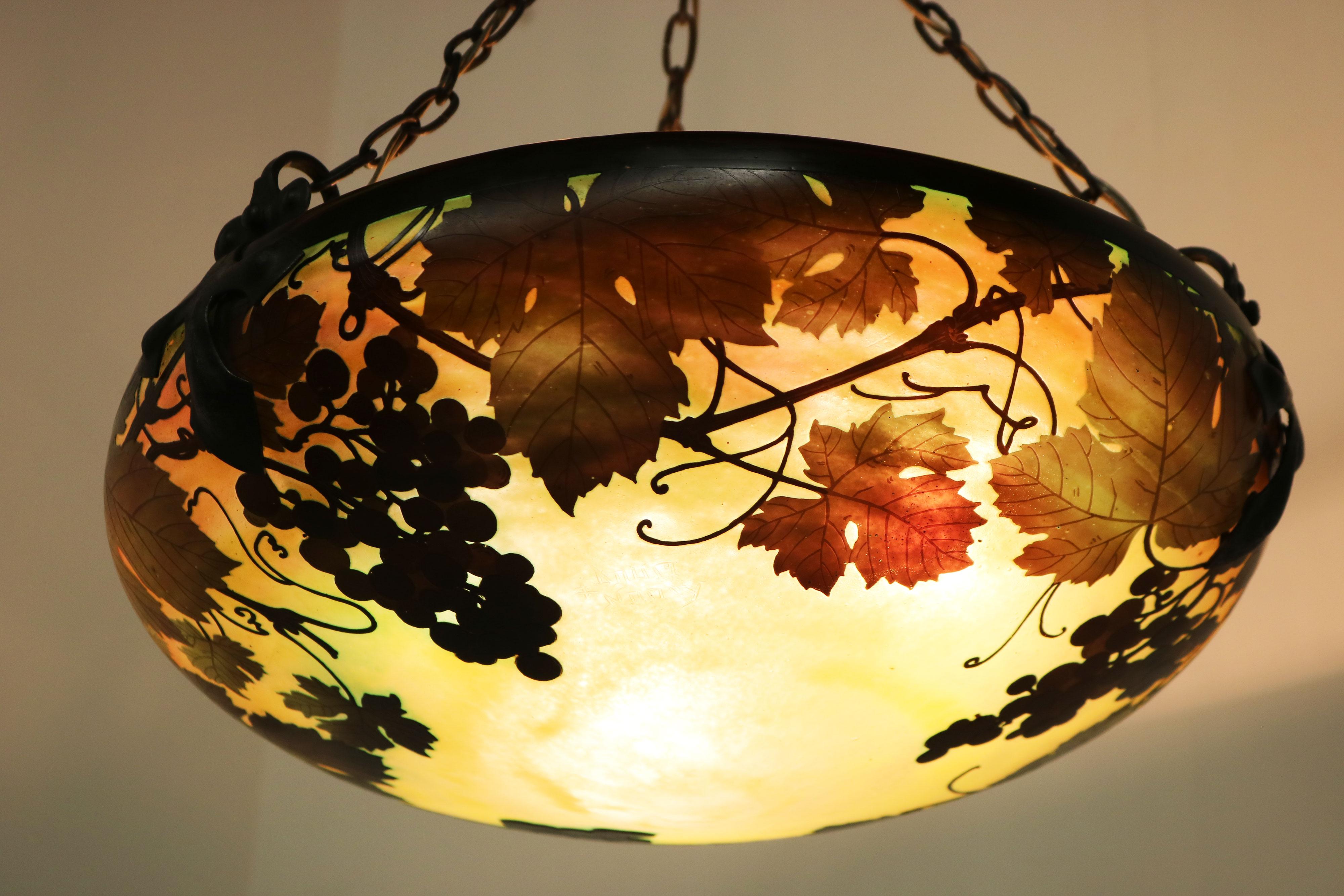 Hand-Carved Rare large ''Vignes'' Daum Nancy chandelier 1910 grapes Cameo Glass Wrought iron For Sale
