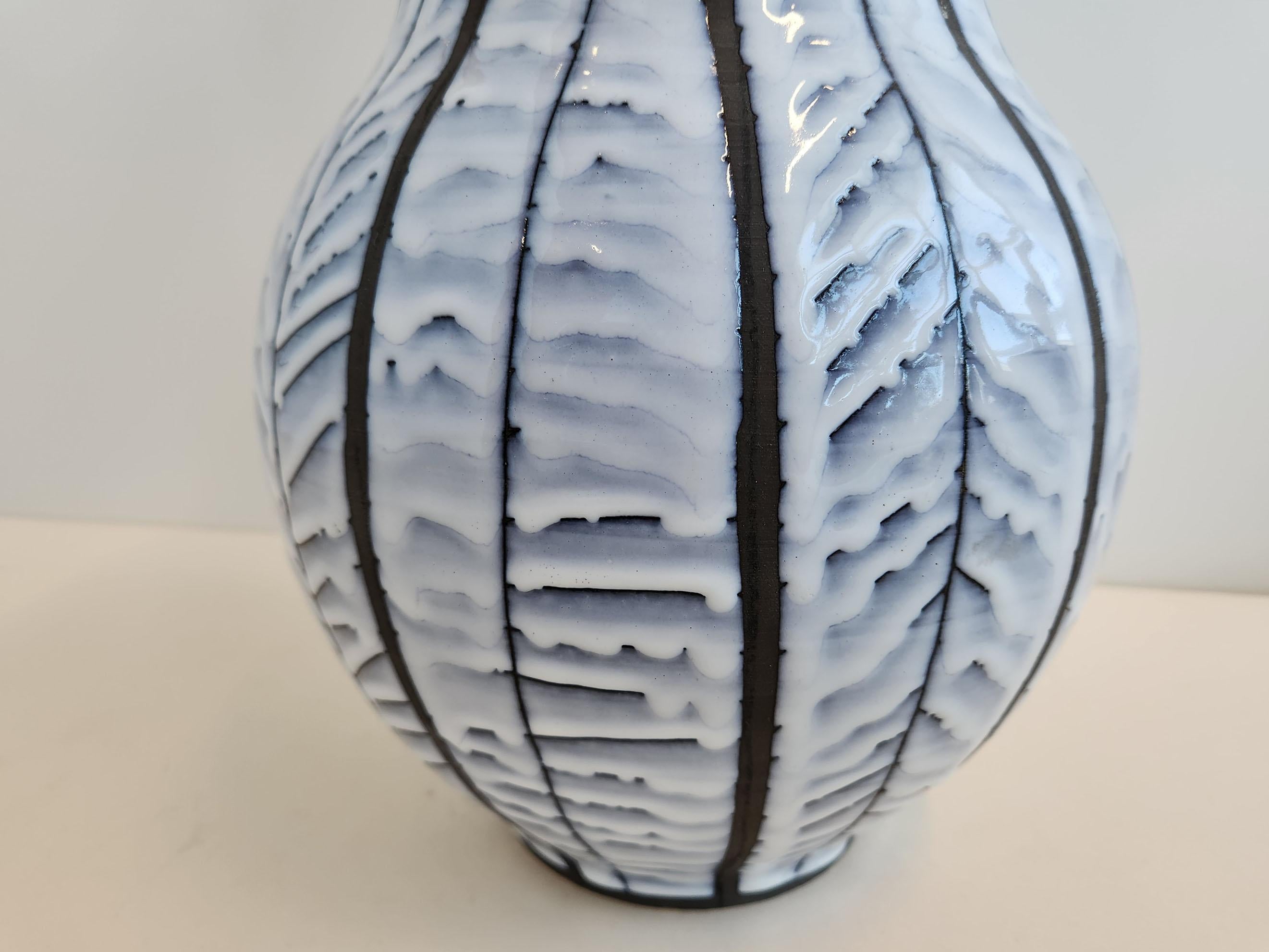 Français Roger Capron - Grand vase en céramique vintage rare avec rayures verticales en vente