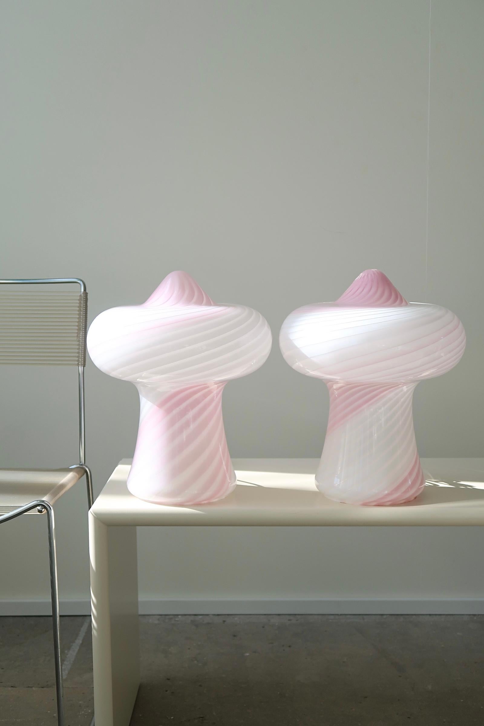 Other Rare Large 1970s Vintage Murano Vetri Pink White Swirl Ufo Mushroom Table Lamp For Sale