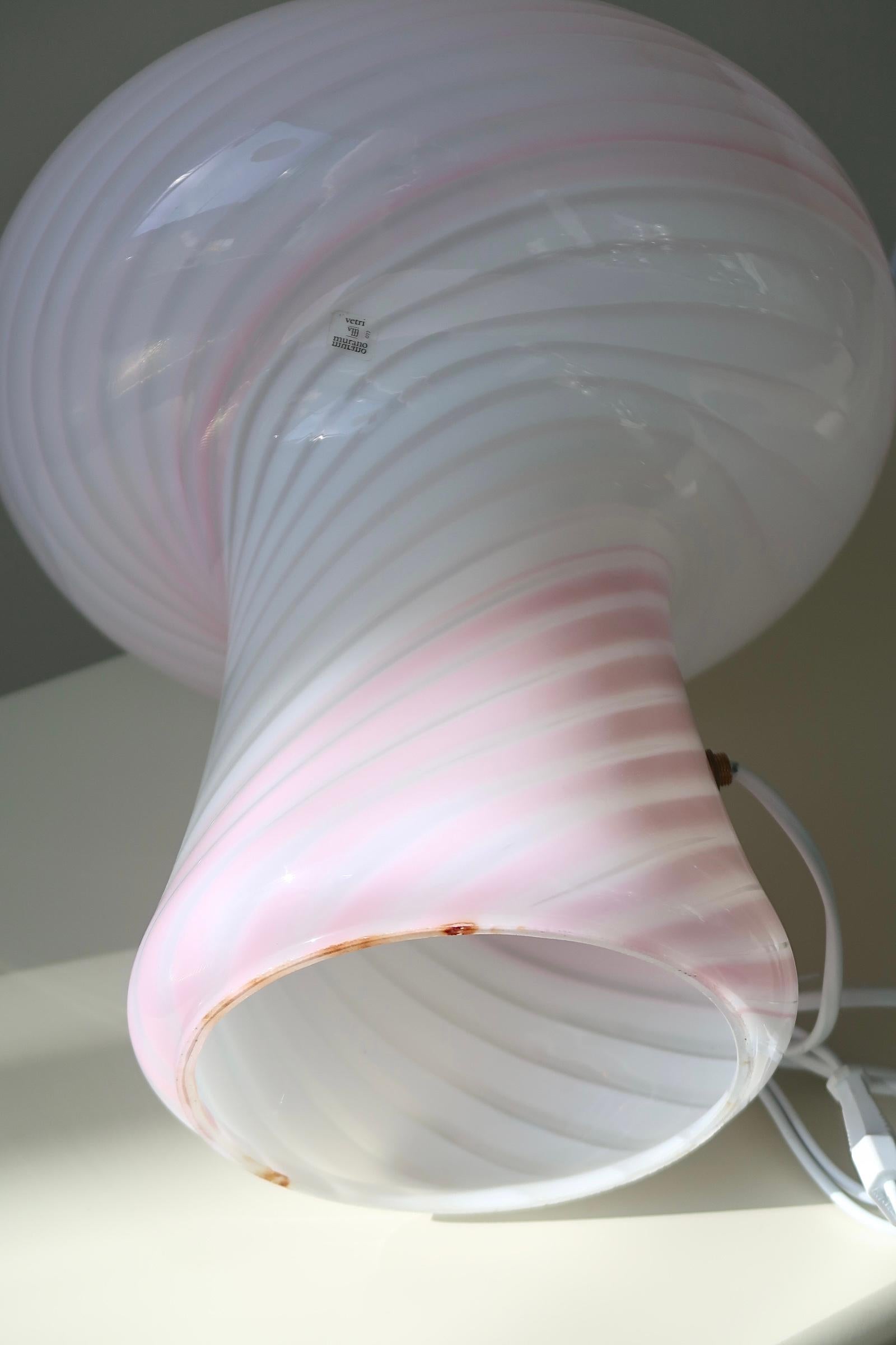 Late 20th Century Rare Large 1970s Vintage Murano Vetri Pink White Swirl Ufo Mushroom Table Lamp For Sale