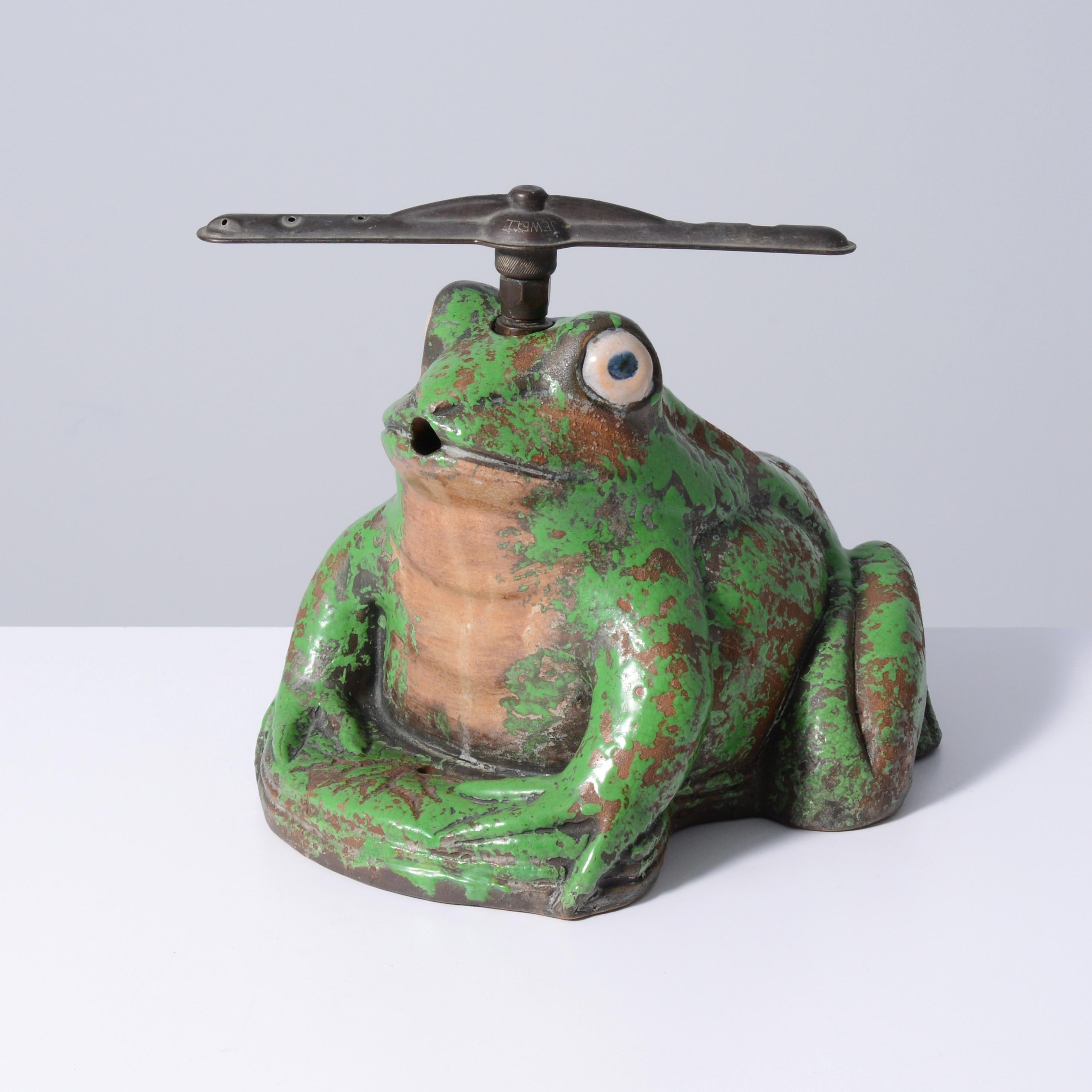 Artista/Diseñador; Fabricante: Rudolph Lorber (1873-1952); Weller Pottery Co.
Marcado(s); firmado(s)
Materiales: cerámica
Dimensiones (Alt., Anch., Prof.): 10