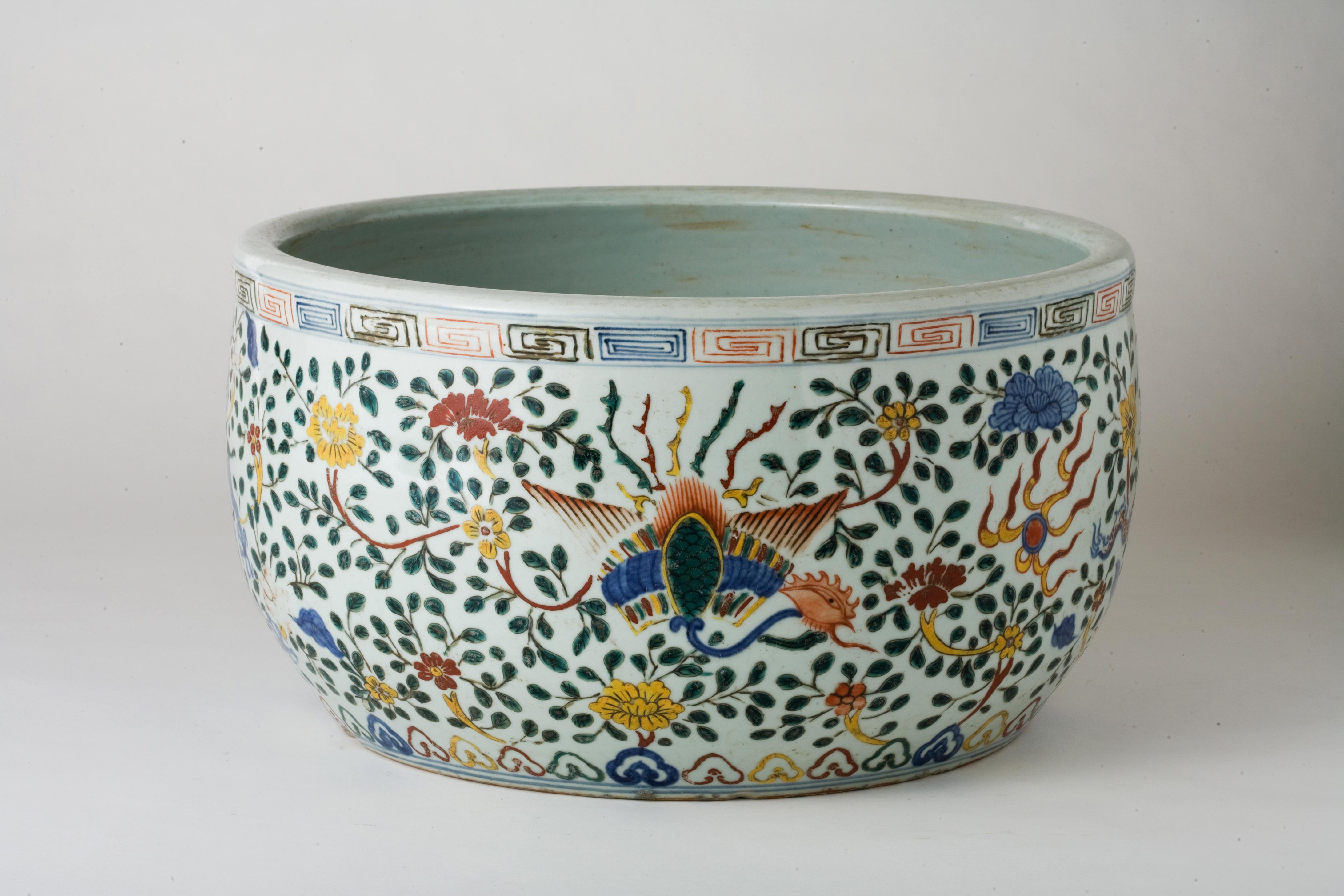 Hong Kong A Rare Large Wucai Dragons and Phoenix Jar, Ming dynasty Longqing Emperor For Sale